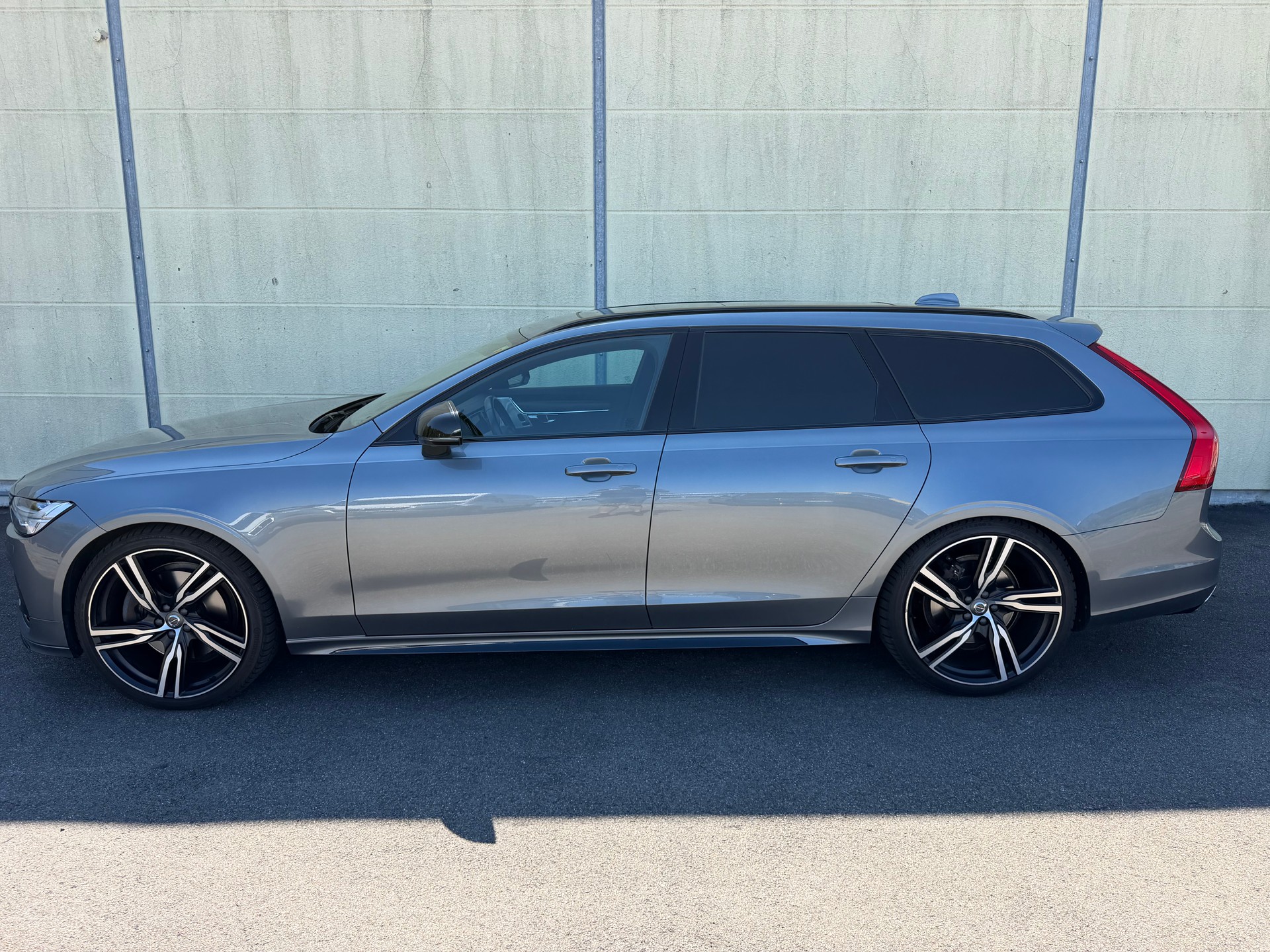 VOLVO 2.0 T6 R-Design AWD-image-1