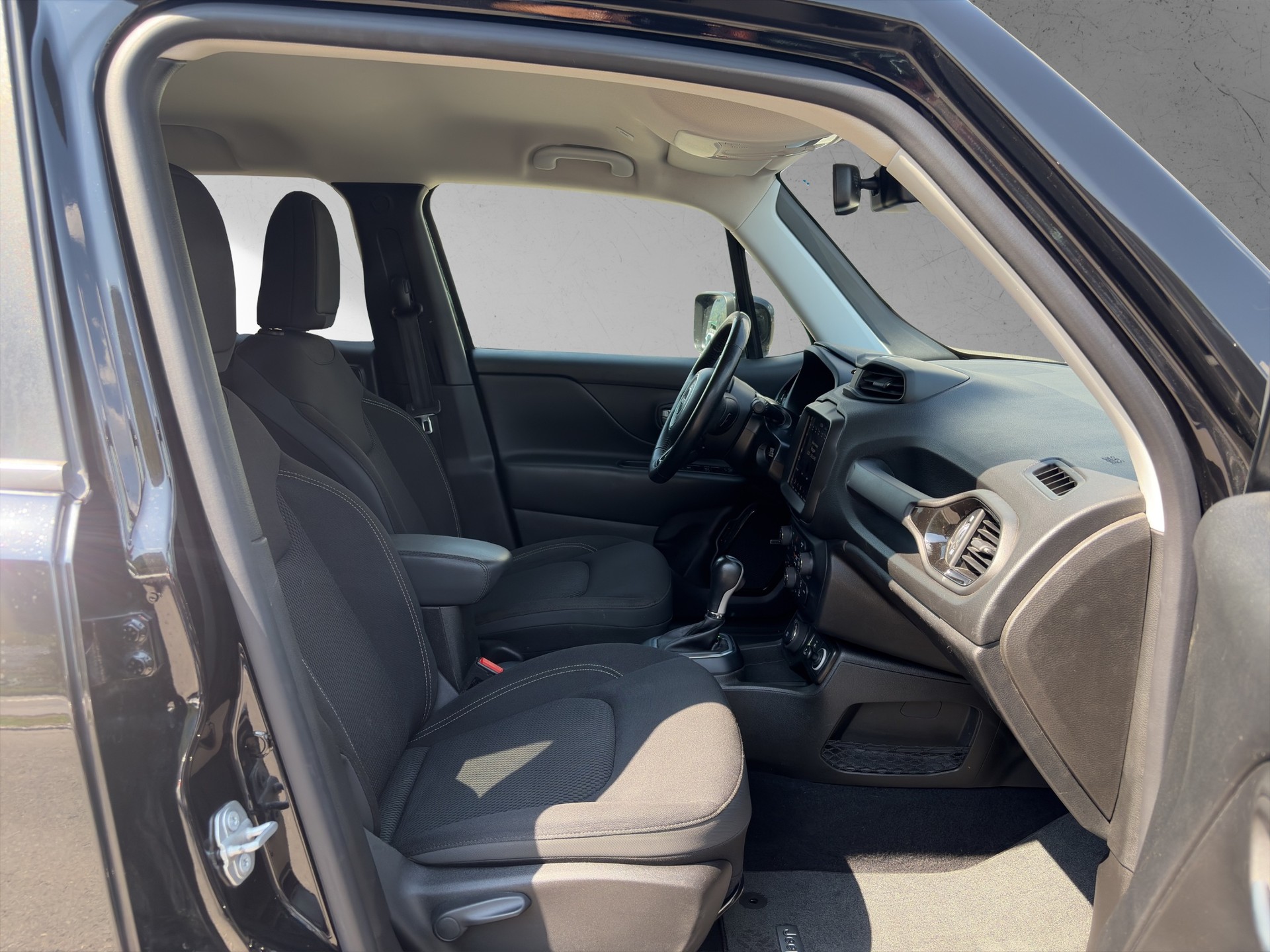 JEEP Renegade 1.3 Turbo Quicksilver AWD-image-9