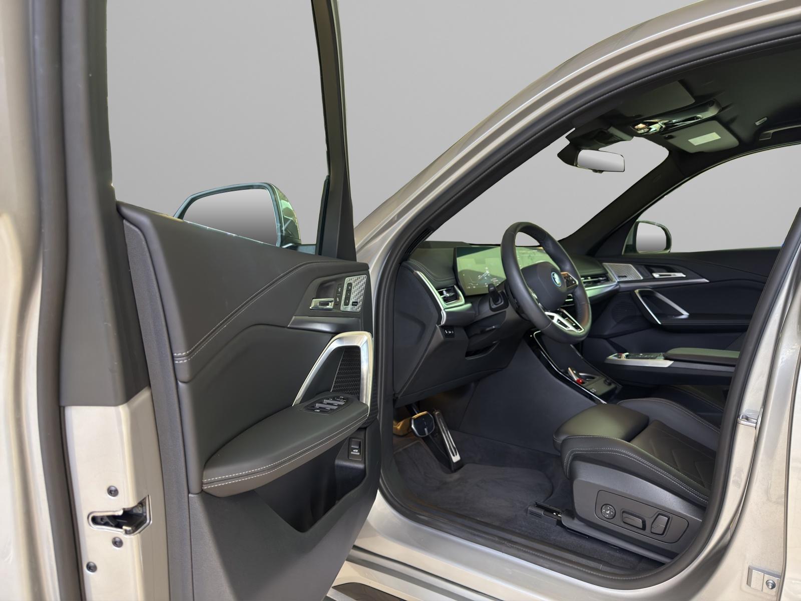 BMW iX1 30 xDrive M-SportPaket-image-10