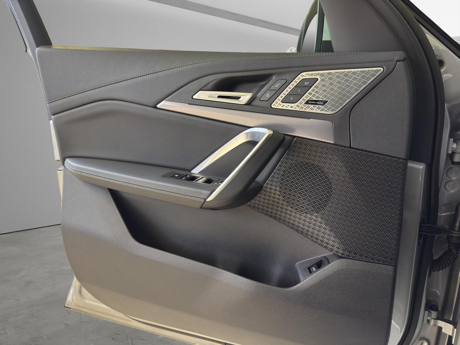 BMW iX1 30 xDrive M-SportPaket-image-9
