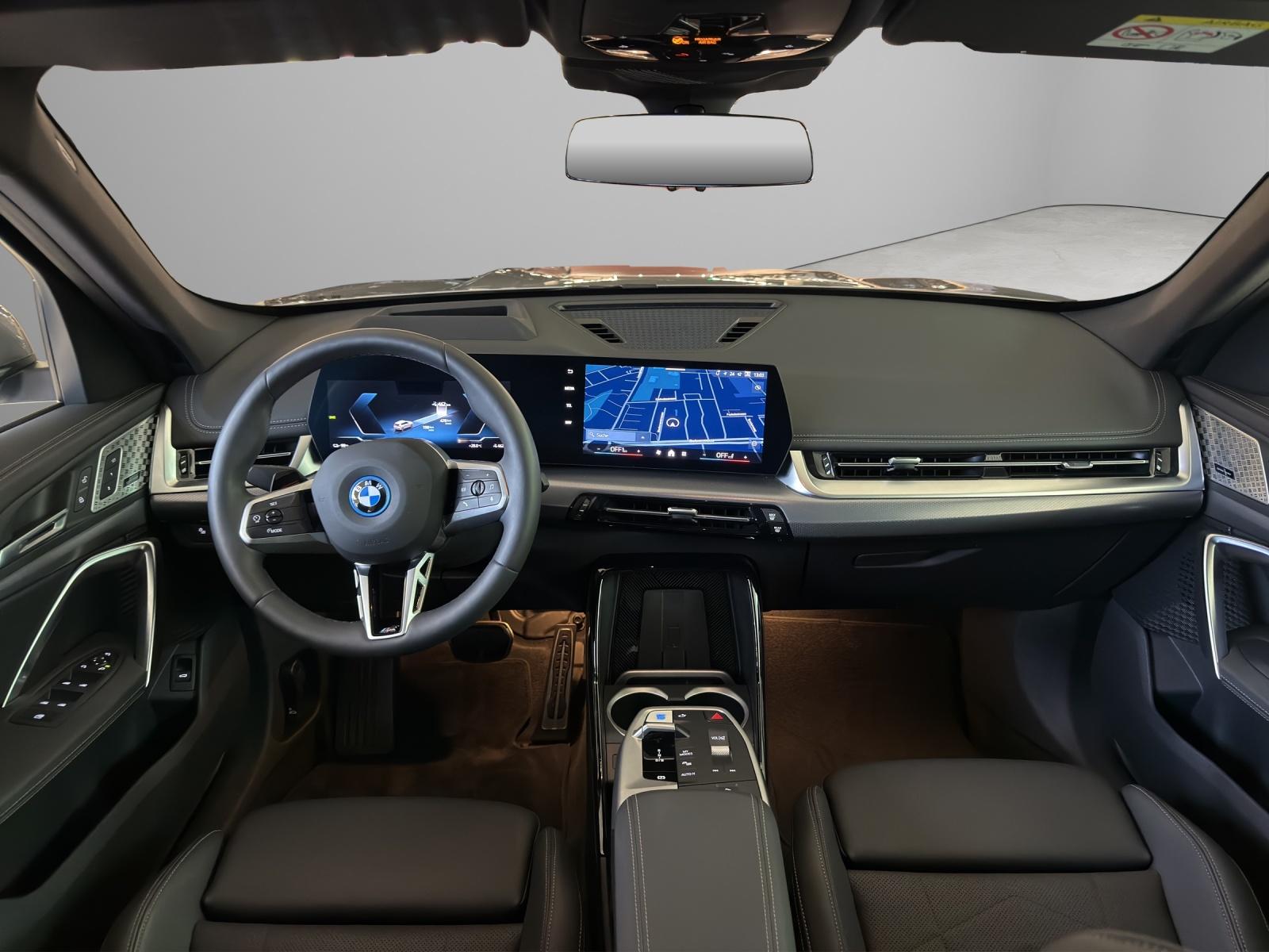 BMW iX1 30 xDrive M-SportPaket-image-12