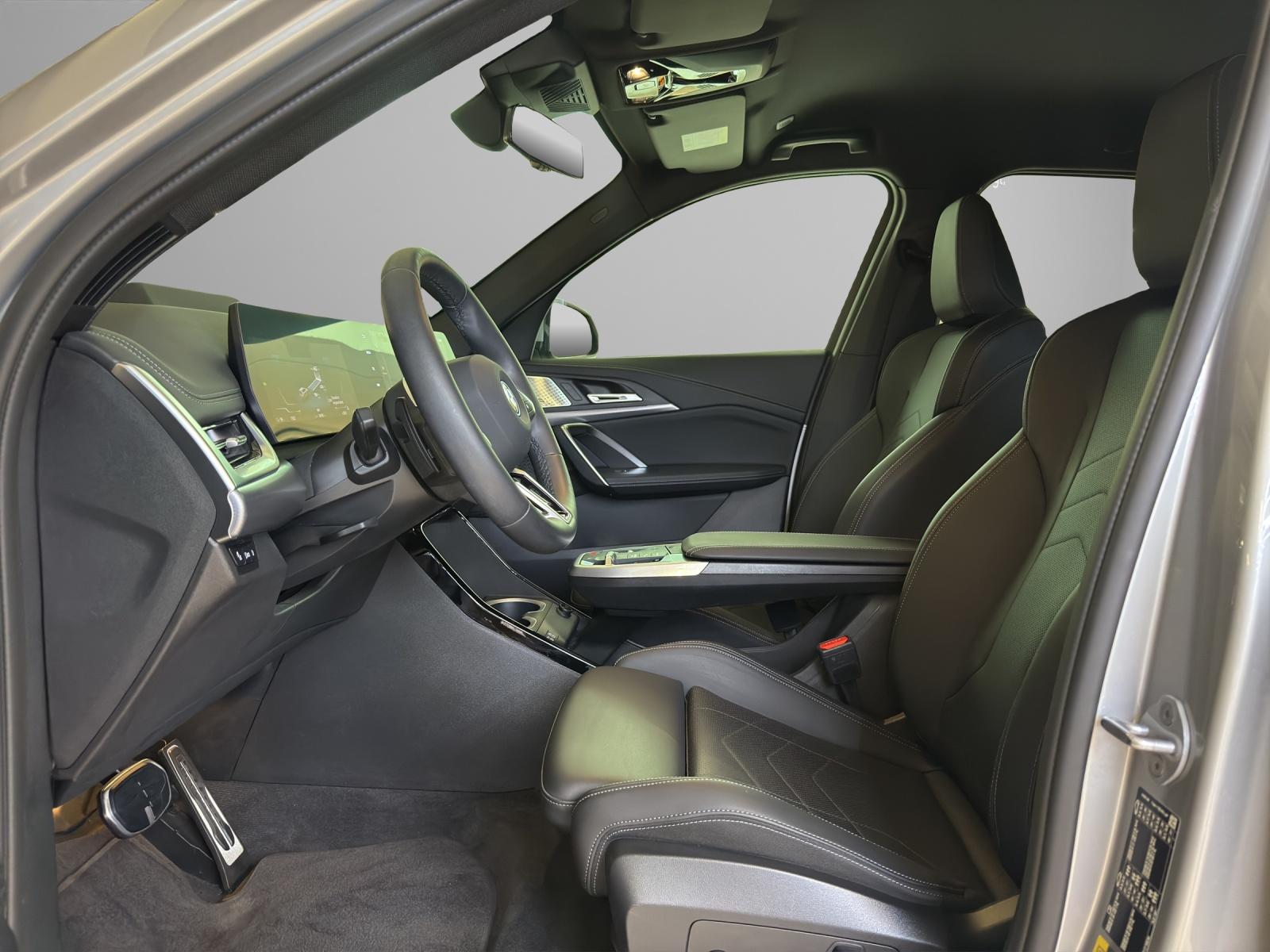 BMW iX1 30 xDrive M-SportPaket-image-11