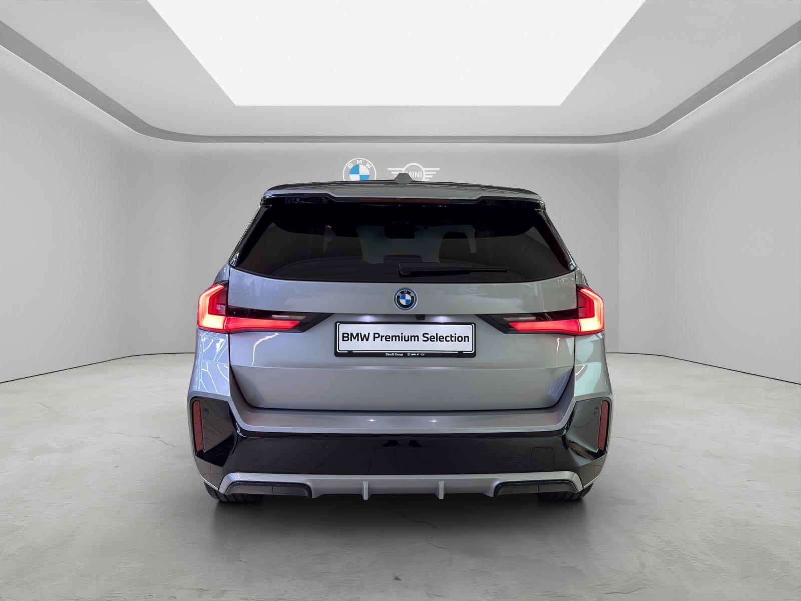 BMW iX1 30 xDrive M-SportPaket-image-4