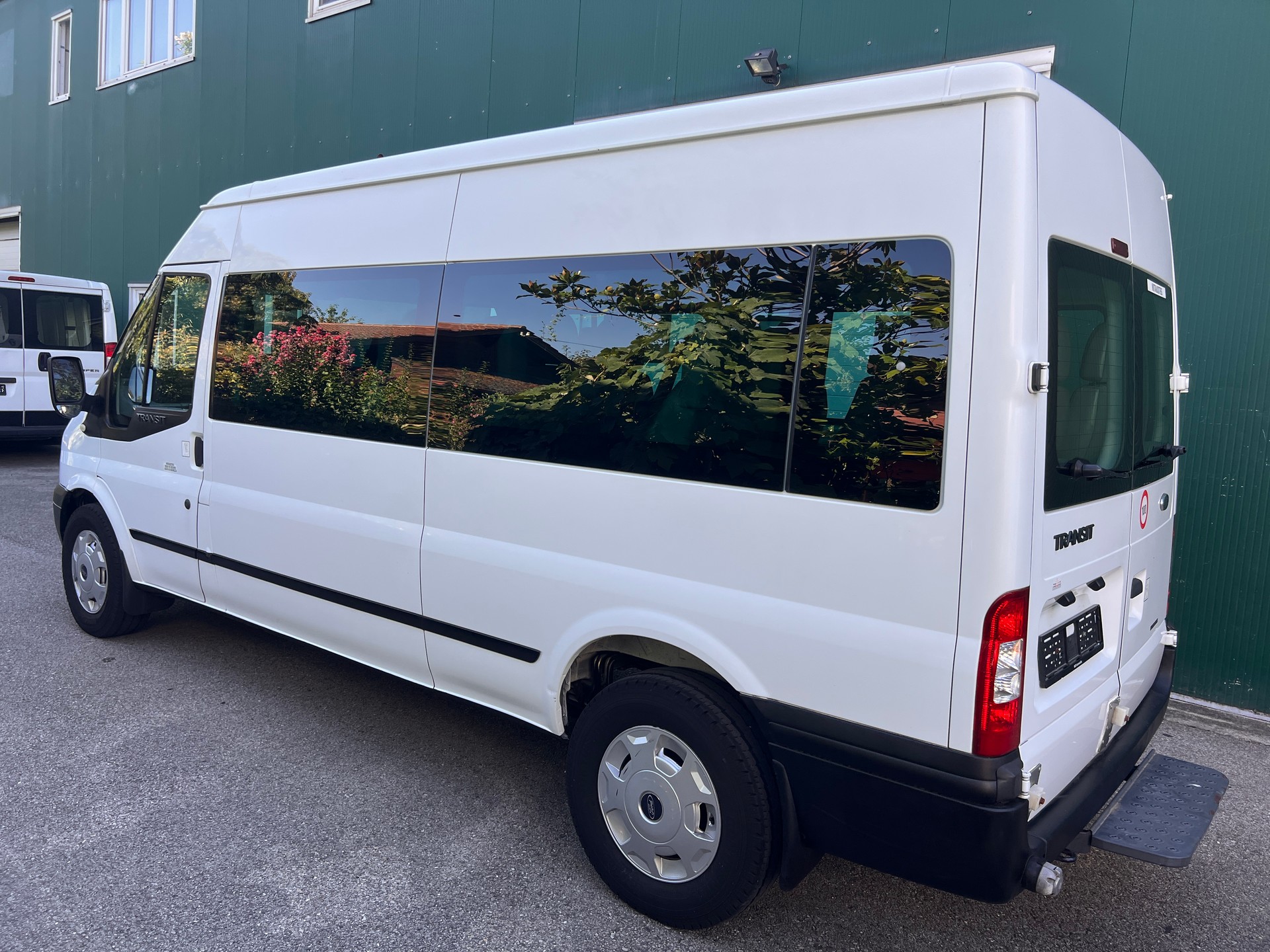 FORD Transit 2.4 TDCi Bus M2 350L Trend 14Pl.-image-5