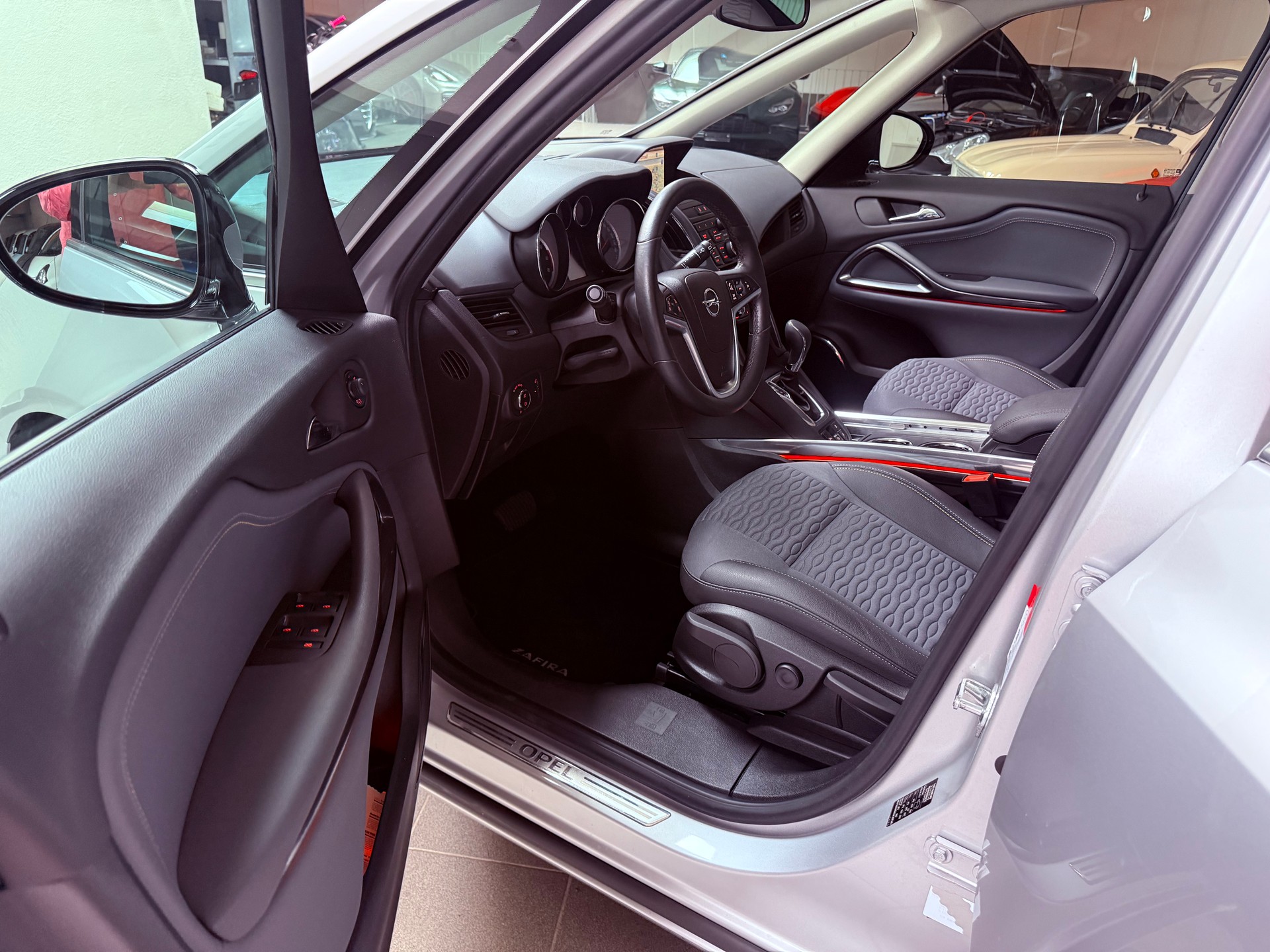 OPEL Zafira Tourer 1.4i 16V Turbo Sport Automatic-image-11