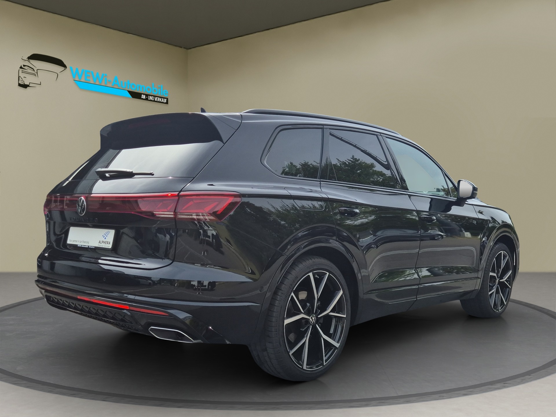 VW Touareg 3.0 TDI R-Line Tiptronic-image-4