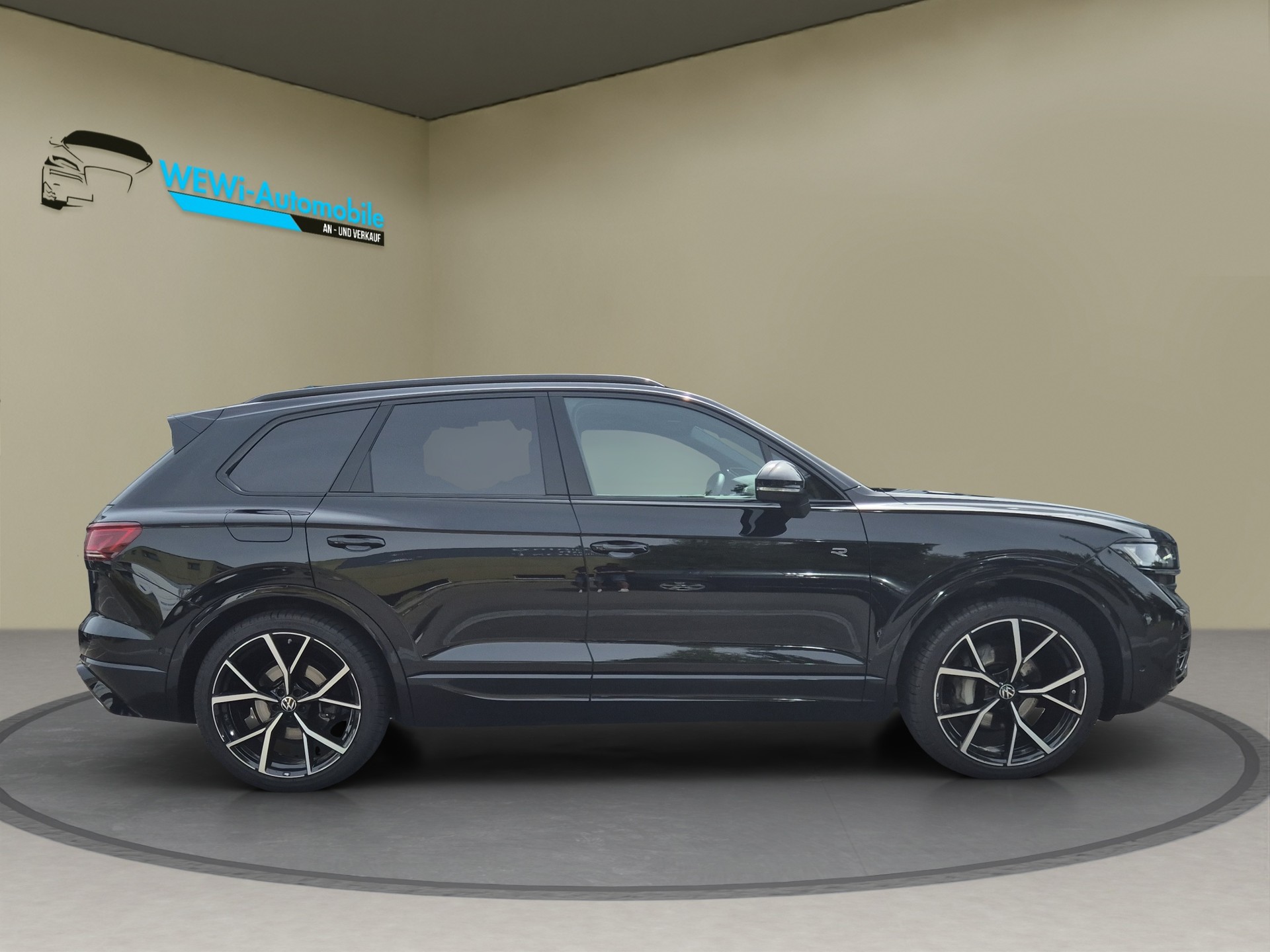 VW Touareg 3.0 TDI R-Line Tiptronic-image-5