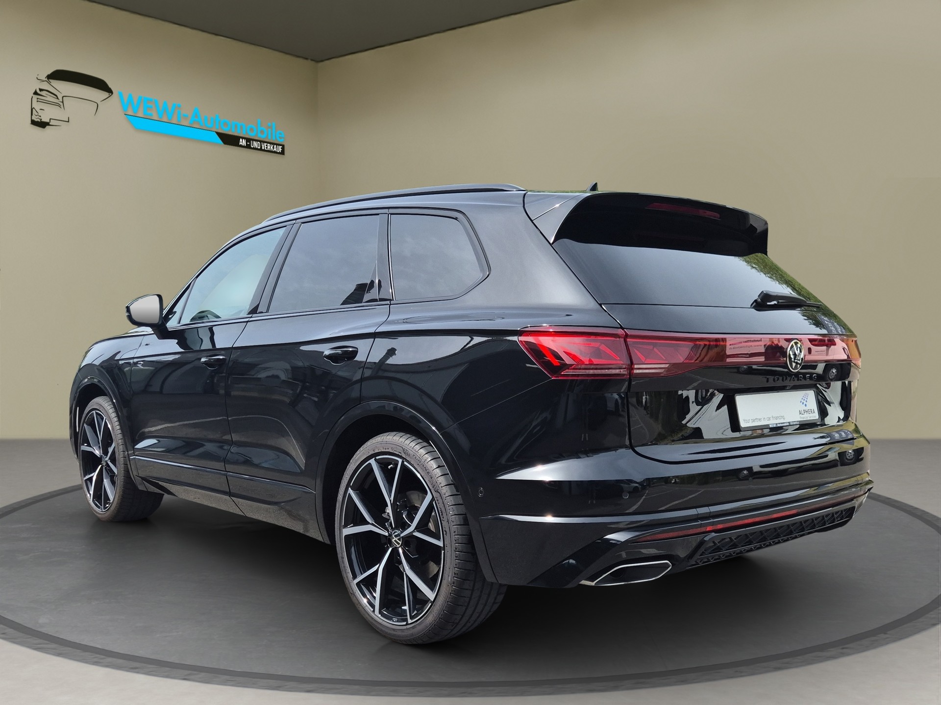 VW Touareg 3.0 TDI R-Line Tiptronic-image-2
