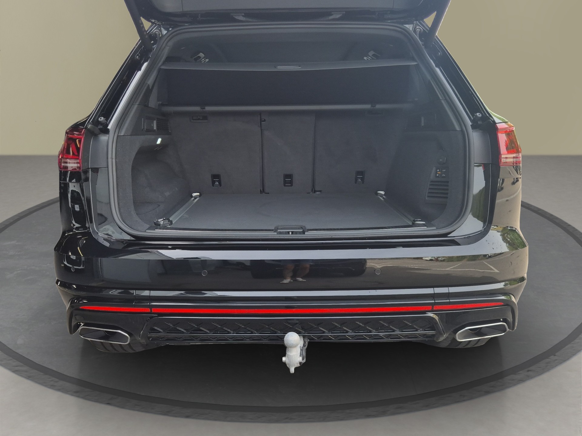 VW Touareg 3.0 TDI R-Line Tiptronic-image-23