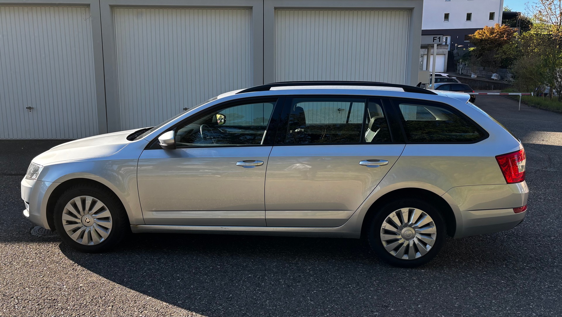 SKODA Octavia Combi 2.0 TDI Ambition 4x4-image-2