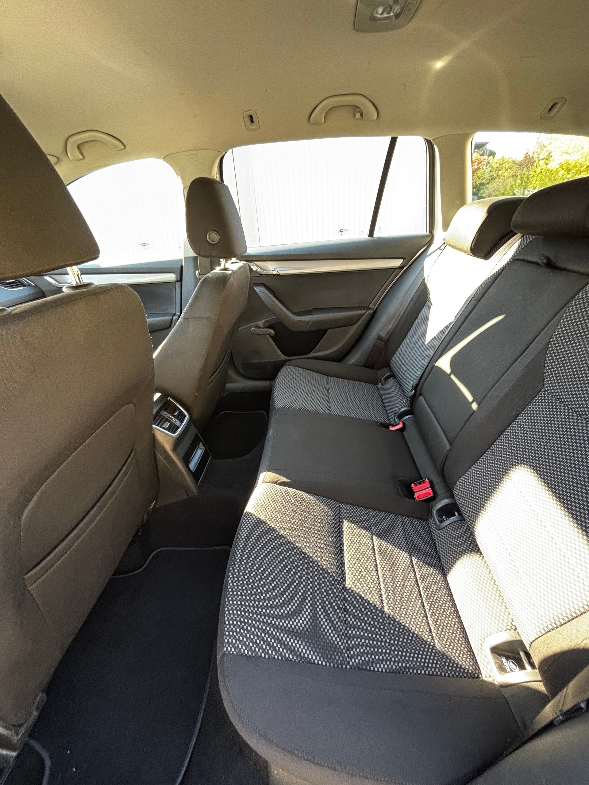 SKODA Octavia Combi 2.0 TDI Ambition 4x4-image-11