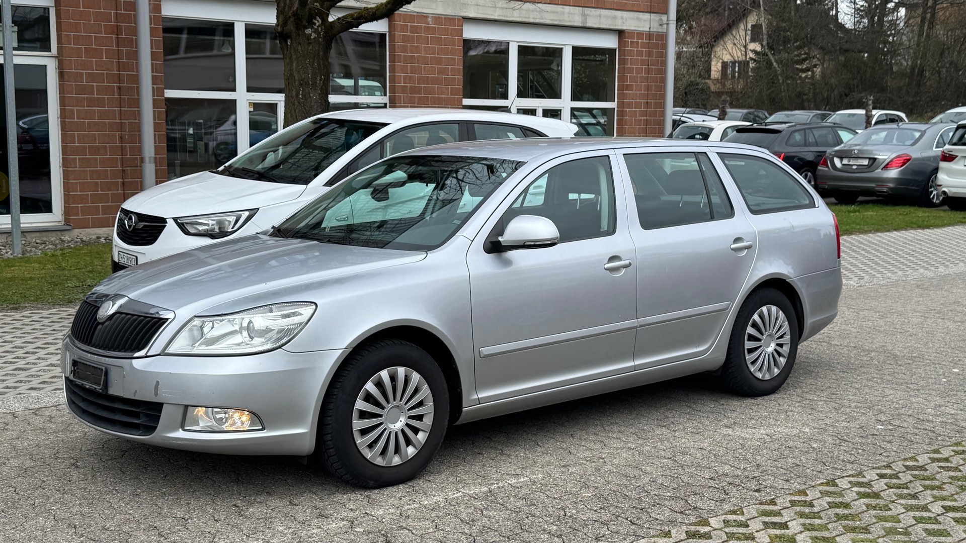 SKODA Octavia Combi 1.6 TDI Elegance DSG-image-0