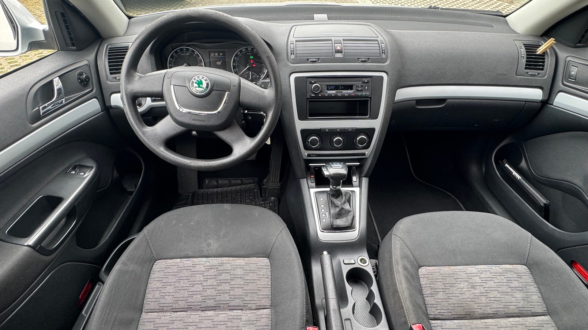 SKODA Octavia Combi 1.6 TDI Elegance DSG-image-6