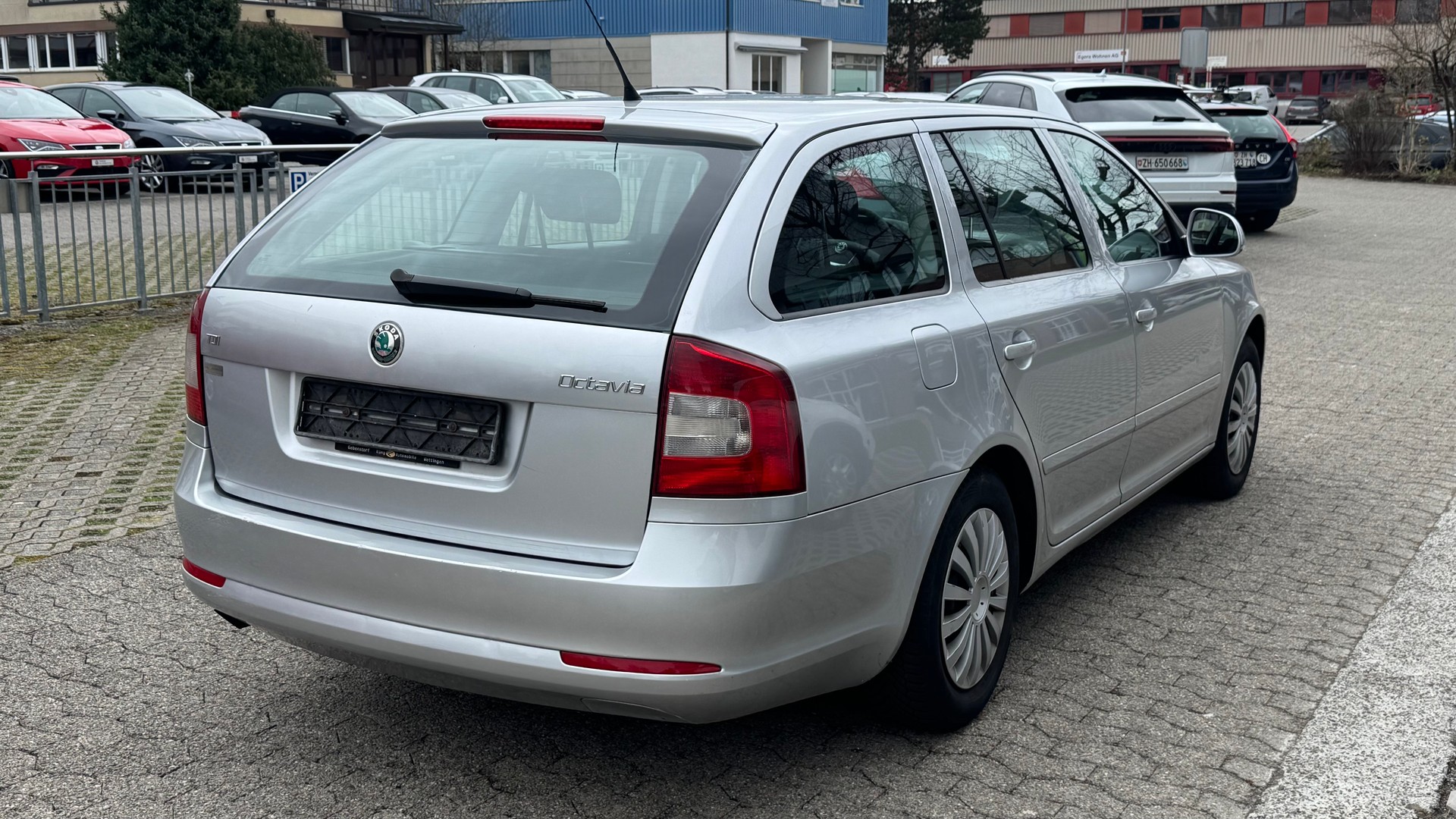 SKODA Octavia Combi 1.6 TDI Elegance DSG-image-3