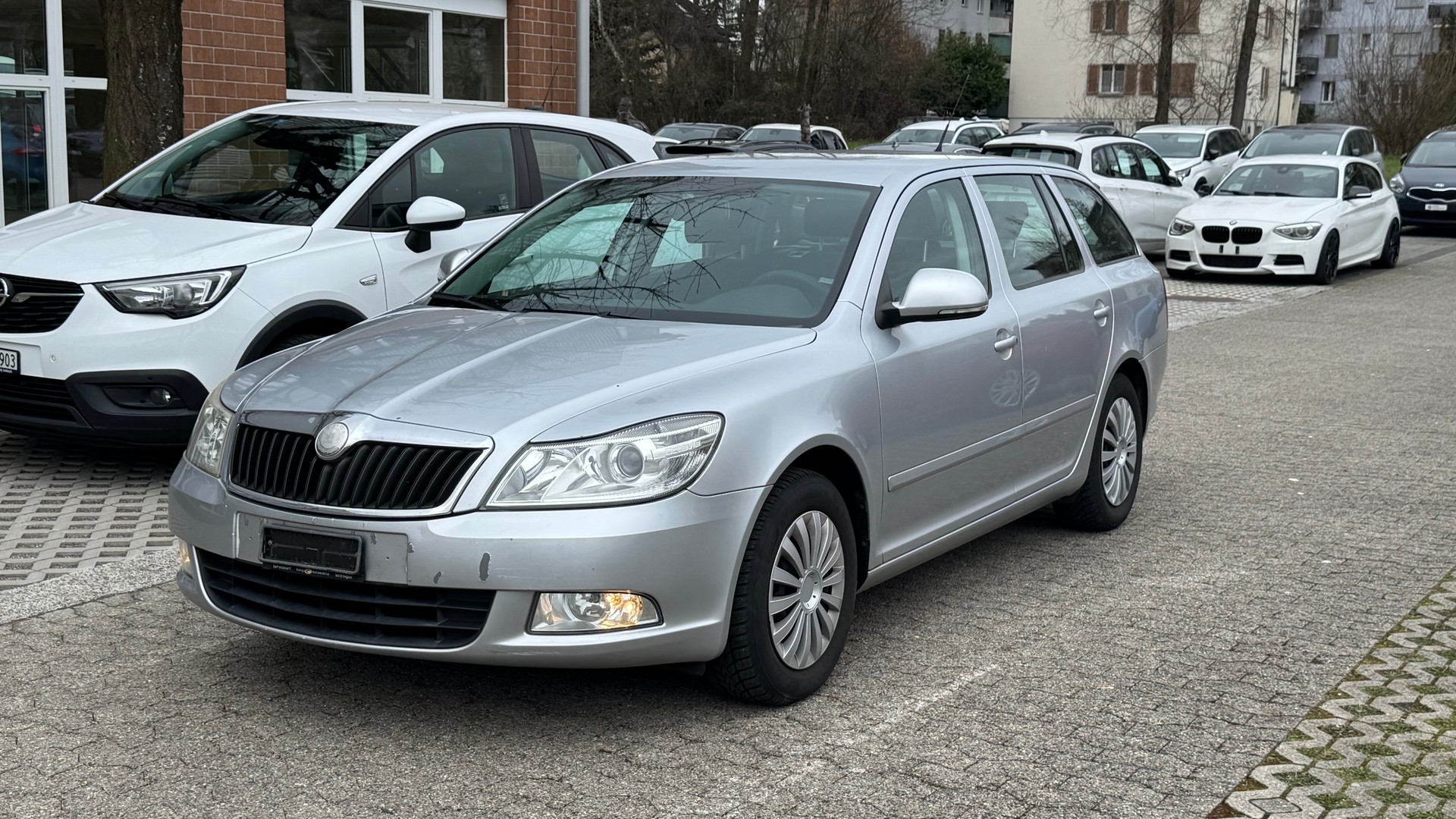 SKODA Octavia Combi 1.6 TDI Elegance DSG-image-1