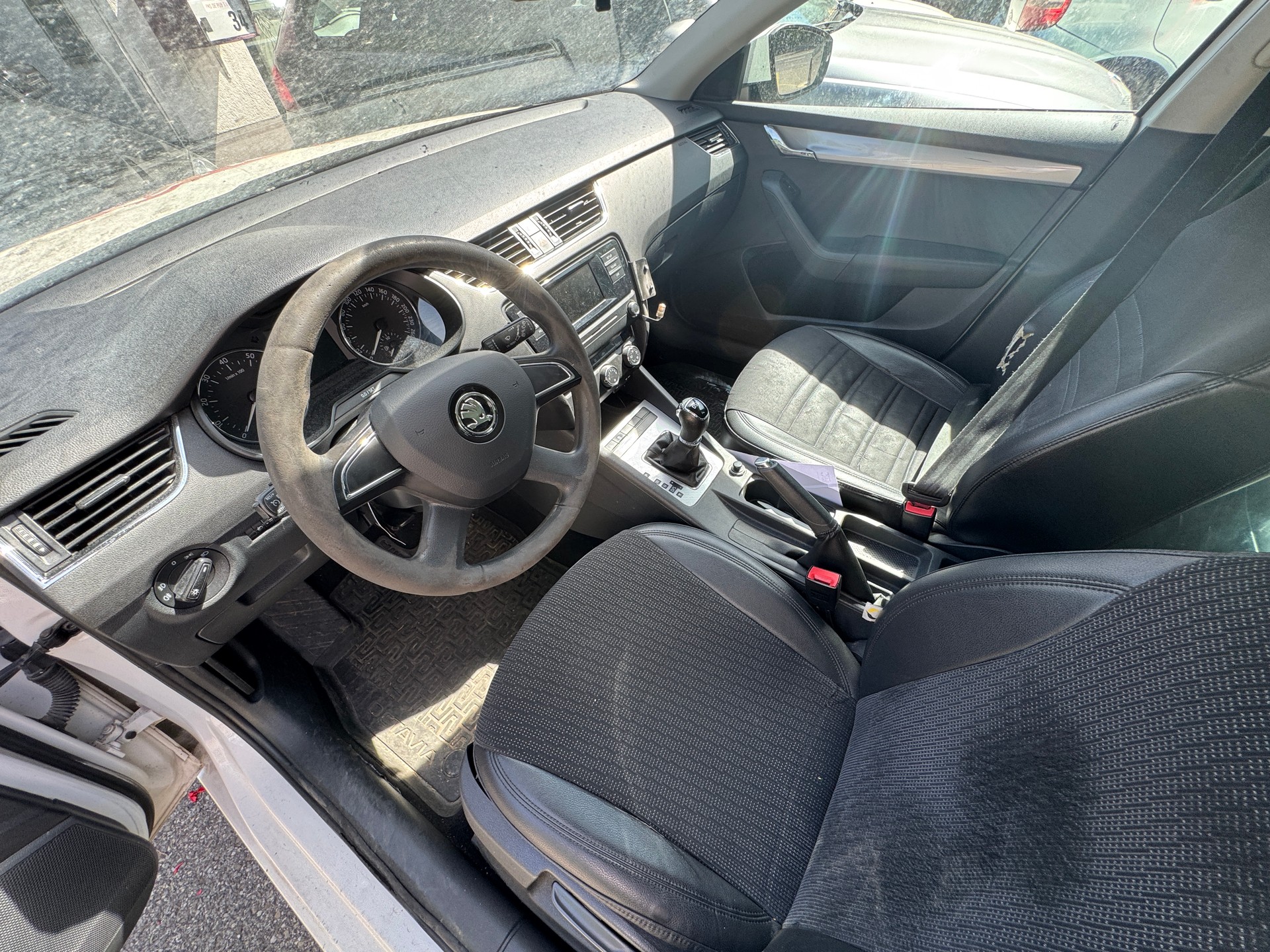SKODA Octavia Combi 1.8 TSI Ambition DSG-image-11