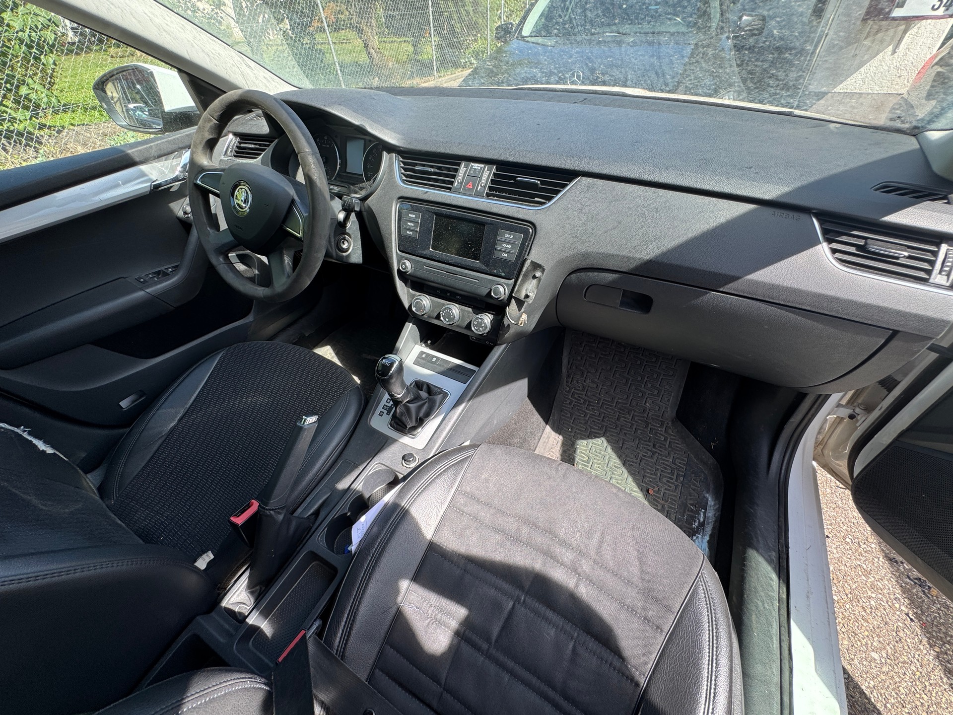SKODA Octavia Combi 1.8 TSI Ambition DSG-image-9