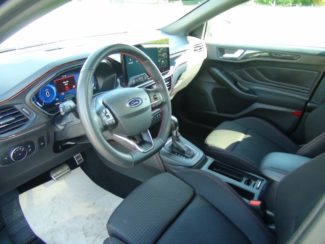 FORD Focus Station Wagon 1.0i EcoB Hybrid 155 ST-Line X-image-9