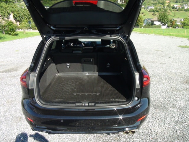 FORD Focus Station Wagon 1.0i EcoB Hybrid 155 ST-Line X-image-12