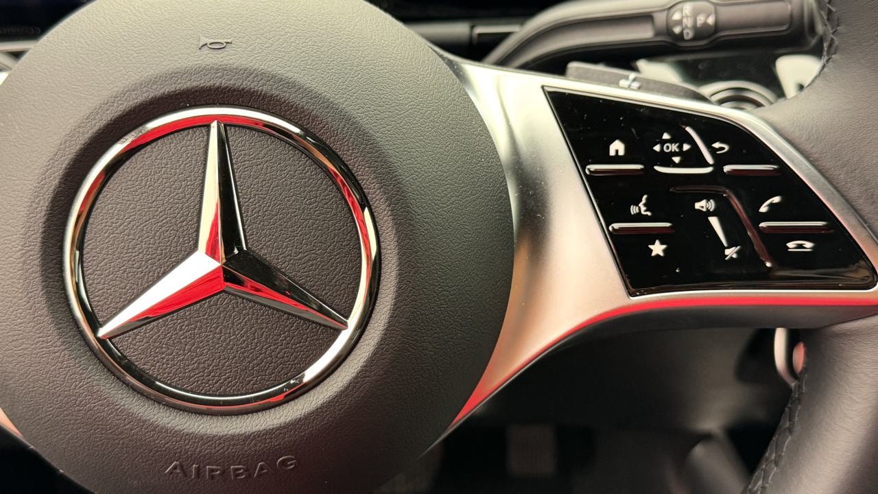 MERCEDES-BENZ GLA 250 e Progressive Line 8G-DCT-image-9