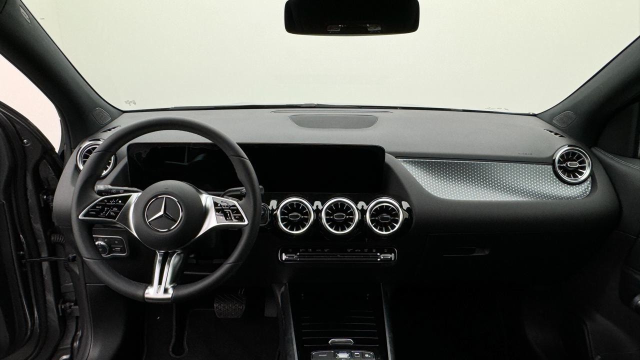 MERCEDES-BENZ GLA 250 e Progressive Line 8G-DCT-image-5