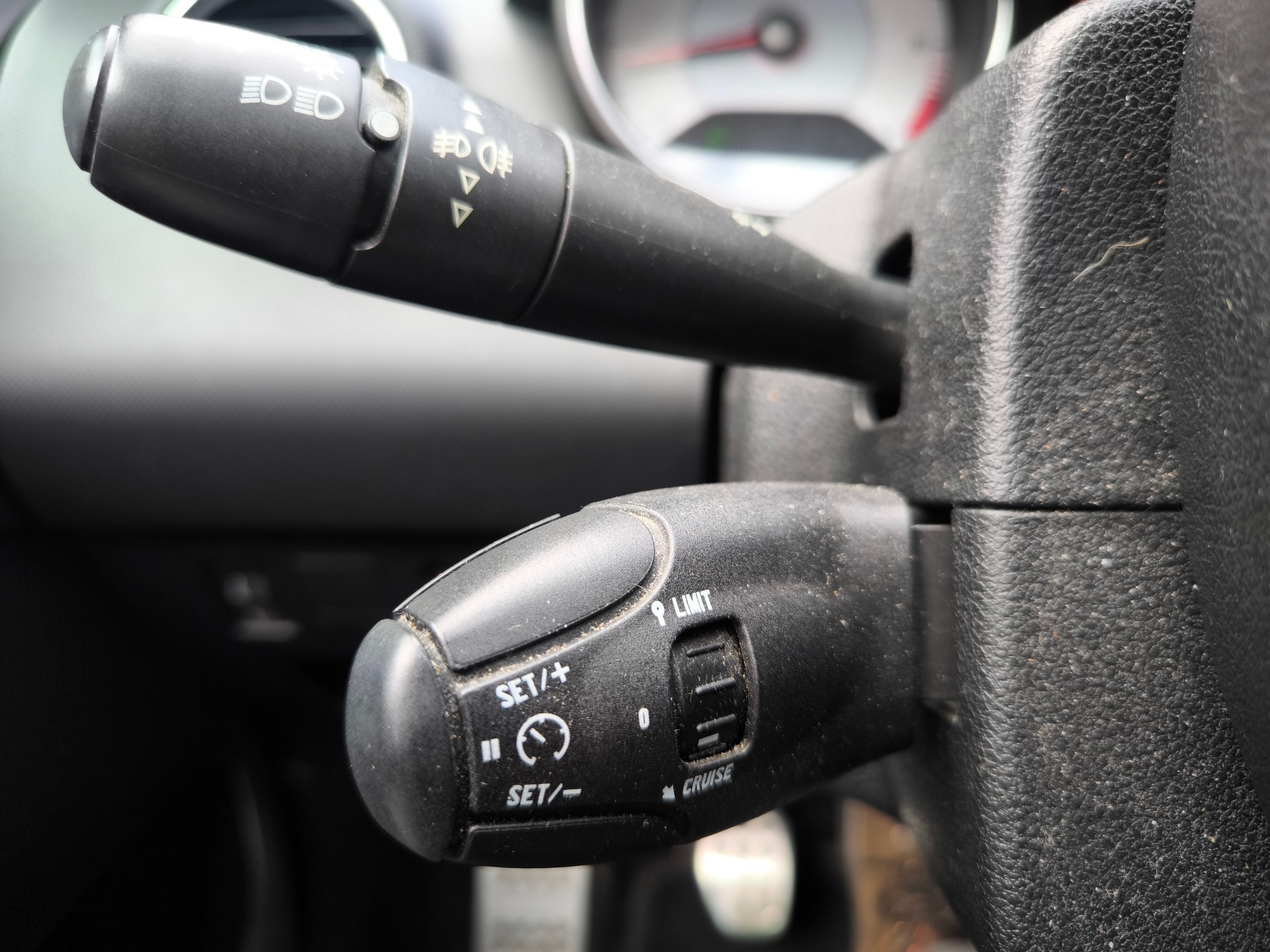 PEUGEOT 308 1.6 16V Turbo Allure-image-18