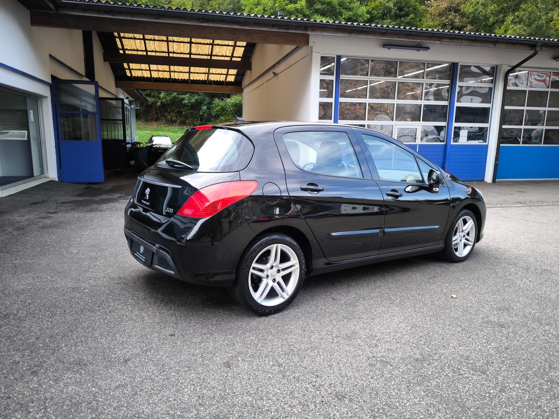 PEUGEOT 308 1.6 16V Turbo Allure-image-13