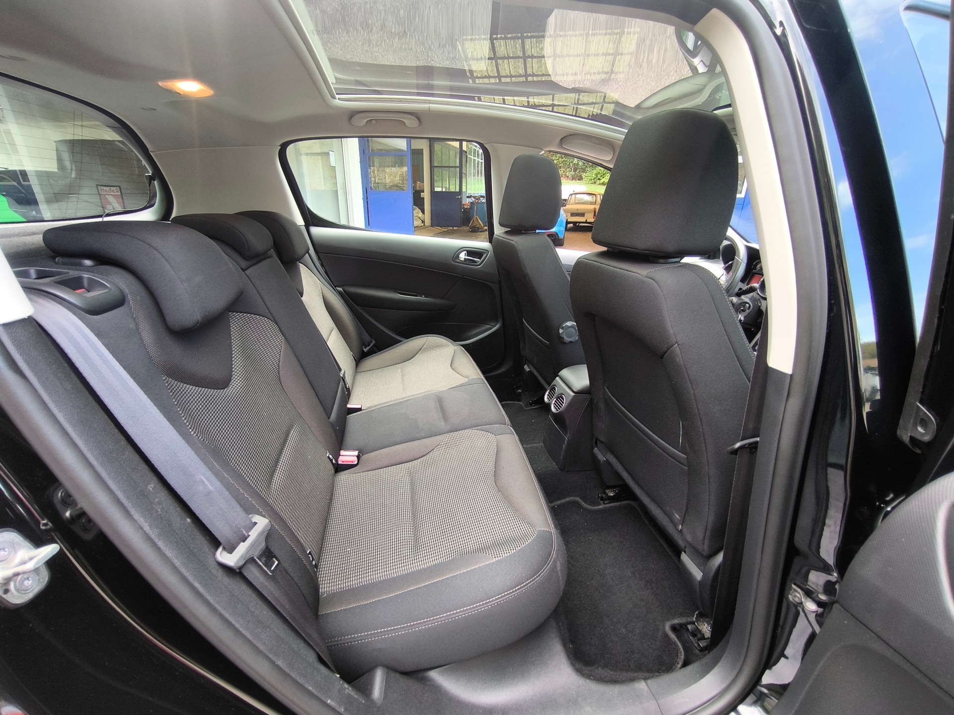 PEUGEOT 308 1.6 16V Turbo Allure-image-22