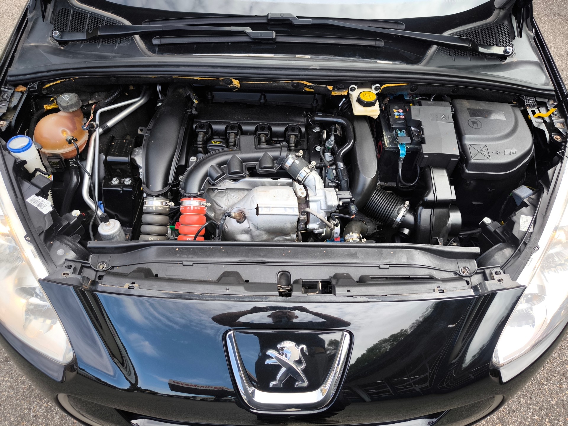 PEUGEOT 308 1.6 16V Turbo Allure-image-25