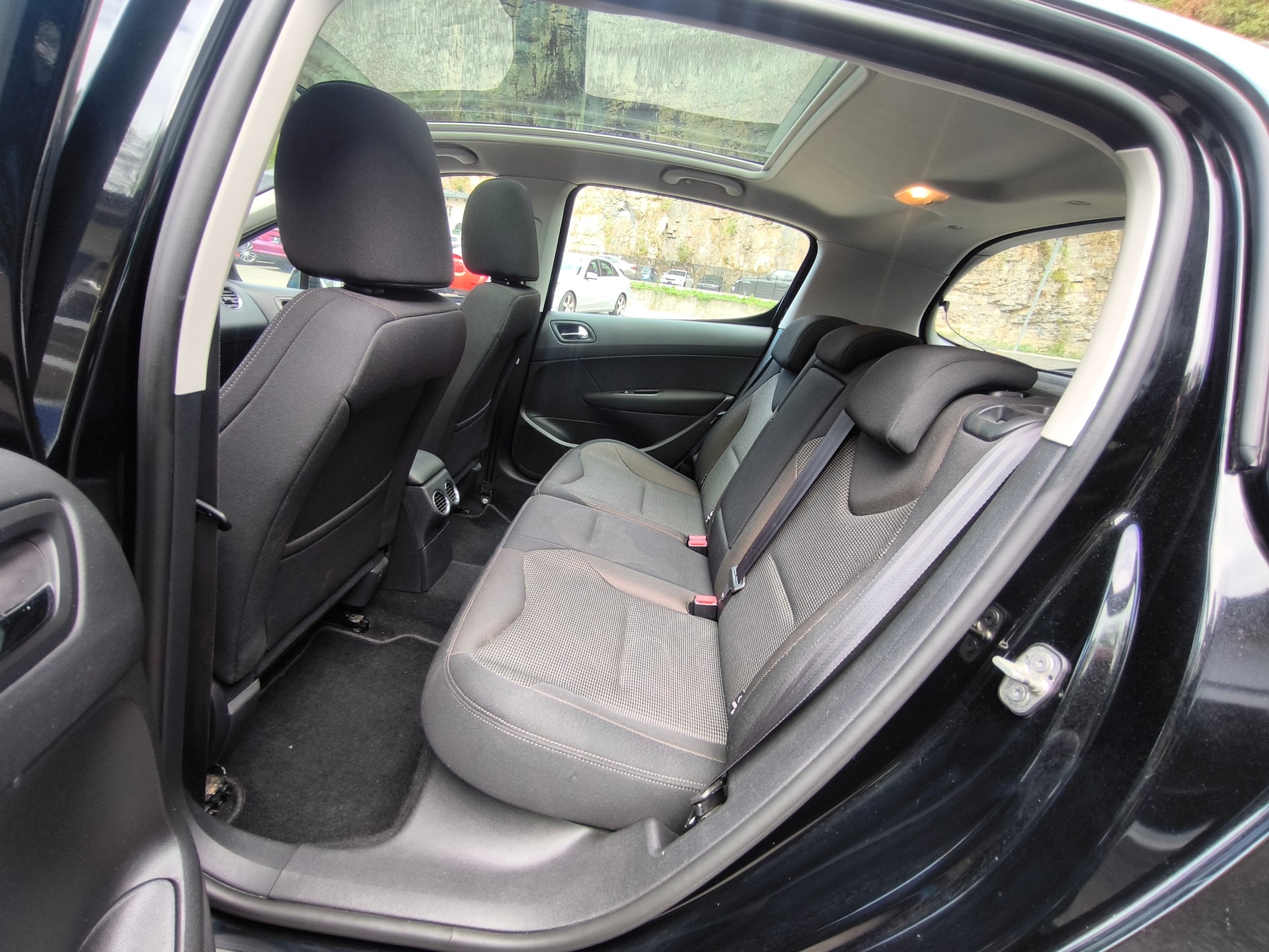 PEUGEOT 308 1.6 16V Turbo Allure-image-23