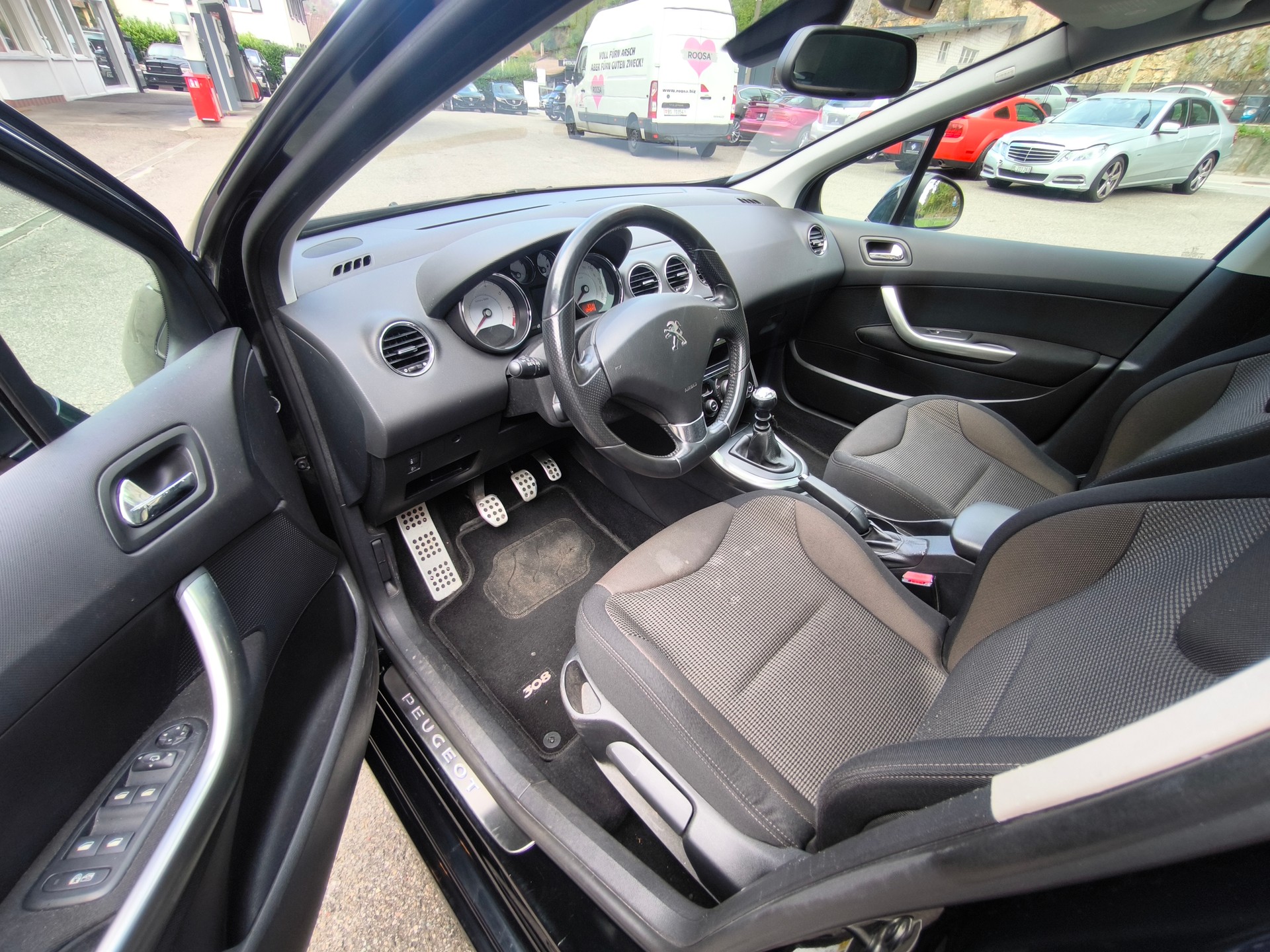 PEUGEOT 308 1.6 16V Turbo Allure-image-16