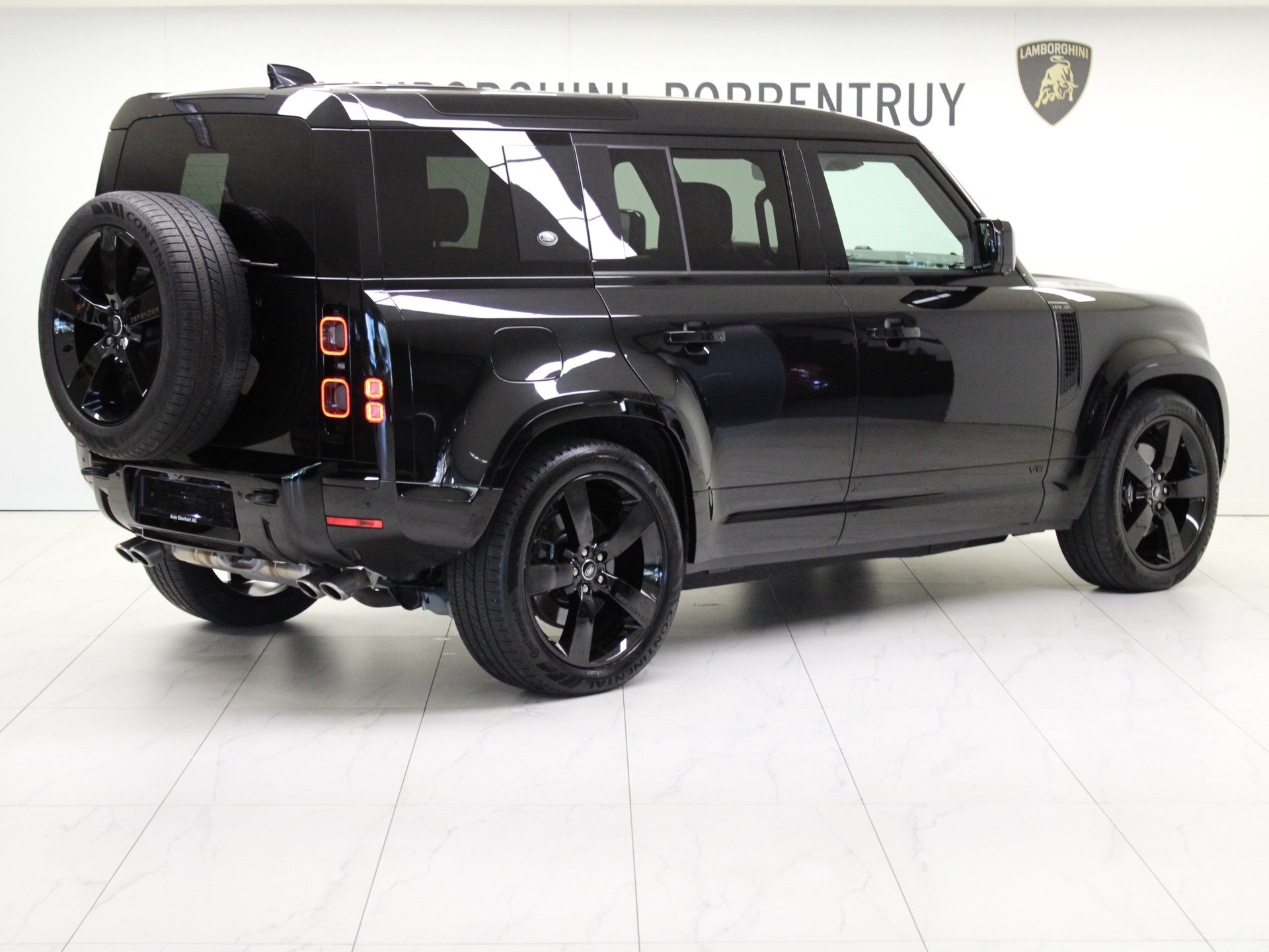 LAND ROVER Defender 110 525 V8 5.0 AT8-image-2