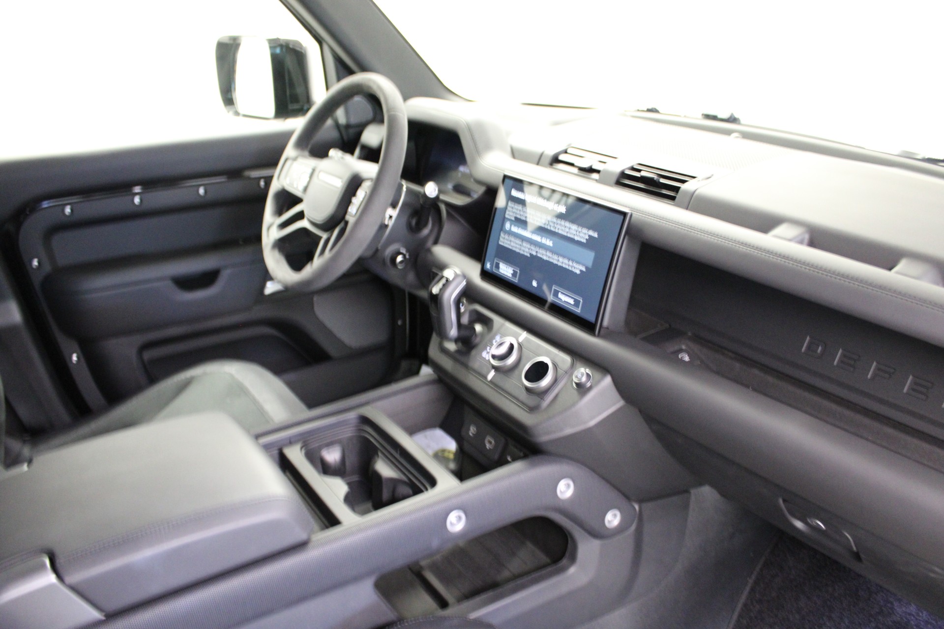 LAND ROVER Defender 110 525 V8 5.0 AT8-image-5