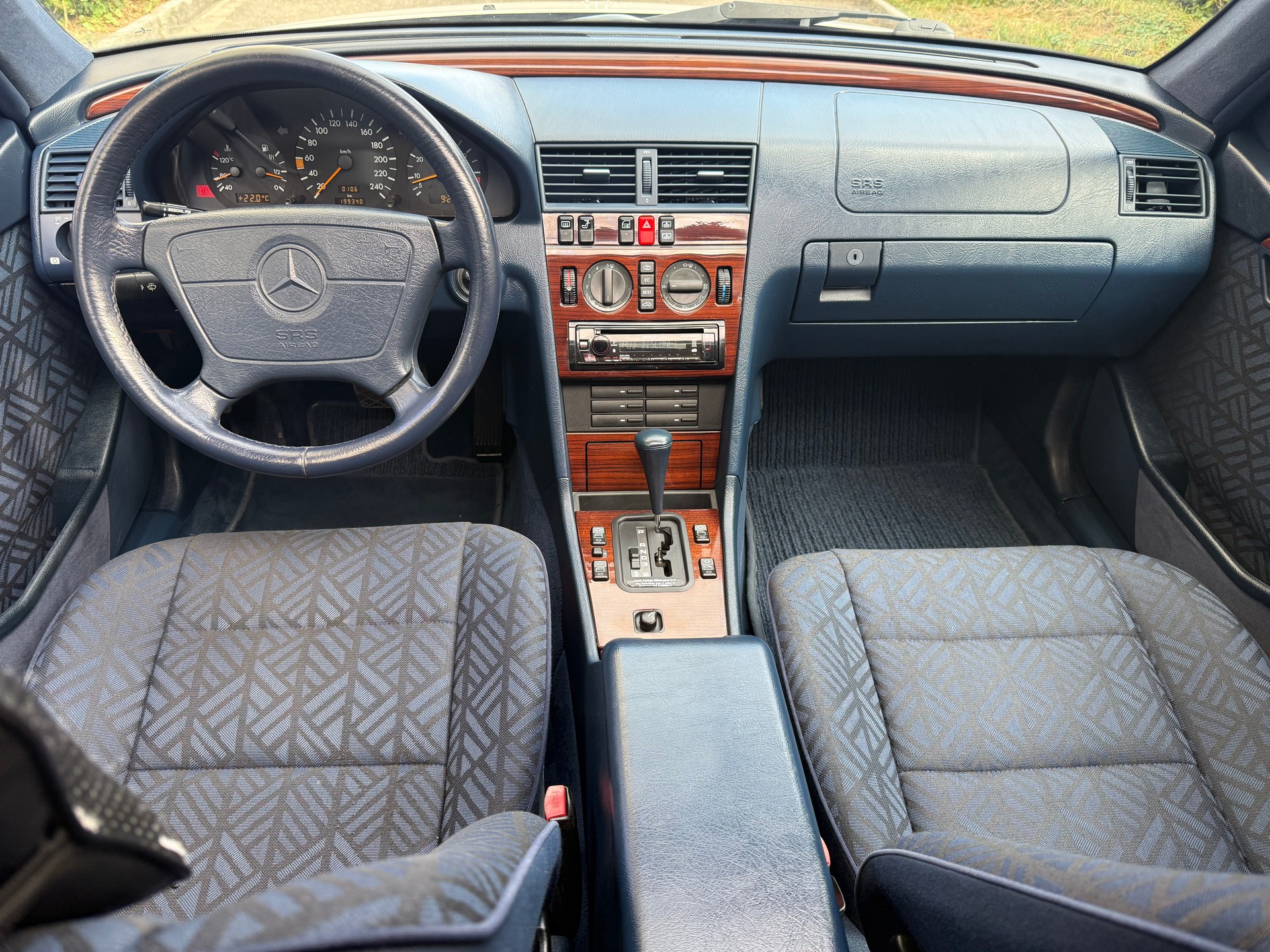 MERCEDES-BENZ C 220 Elégance-image-13