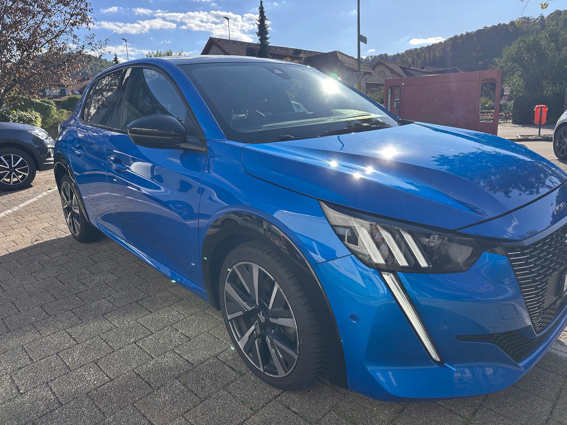 PEUGEOT 208 1.2 PureTech GT EAT8-image-6