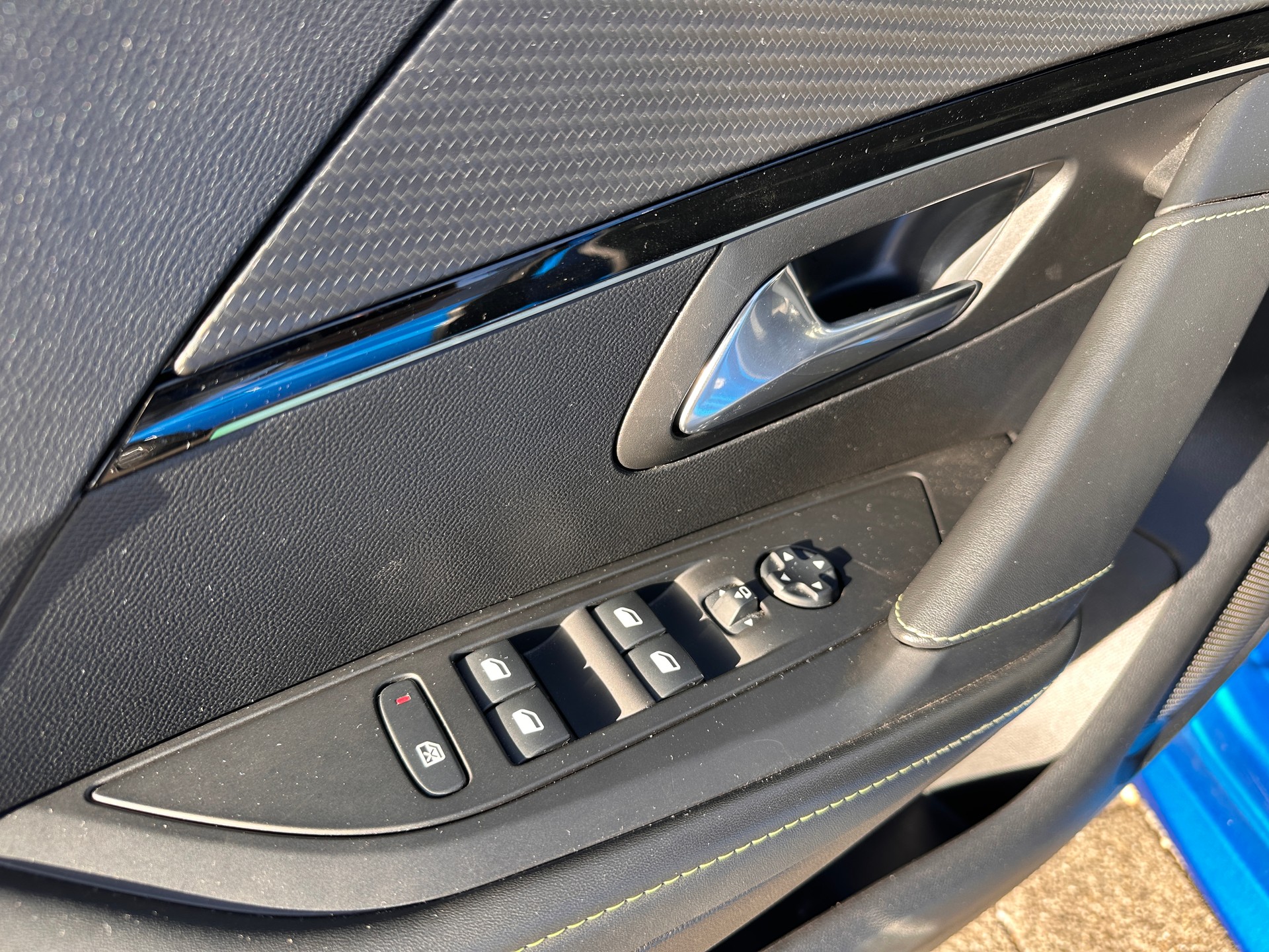 PEUGEOT 208 1.2 PureTech GT EAT8-image-12