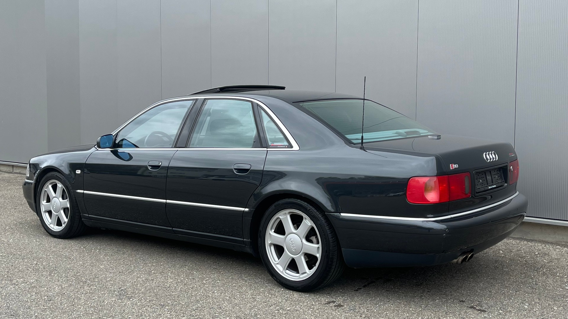 AUDI S8-image-5