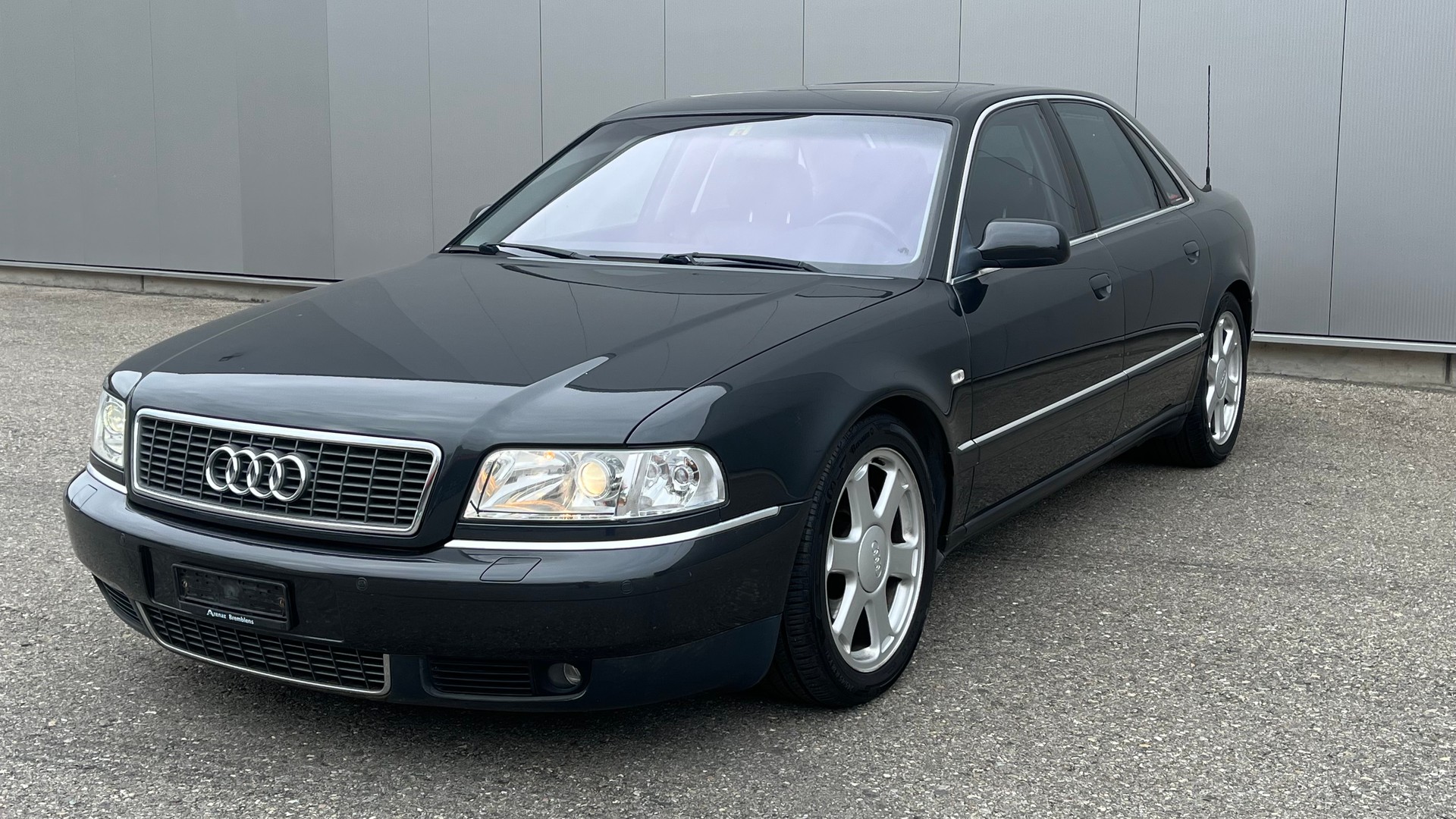 AUDI S8-image-0