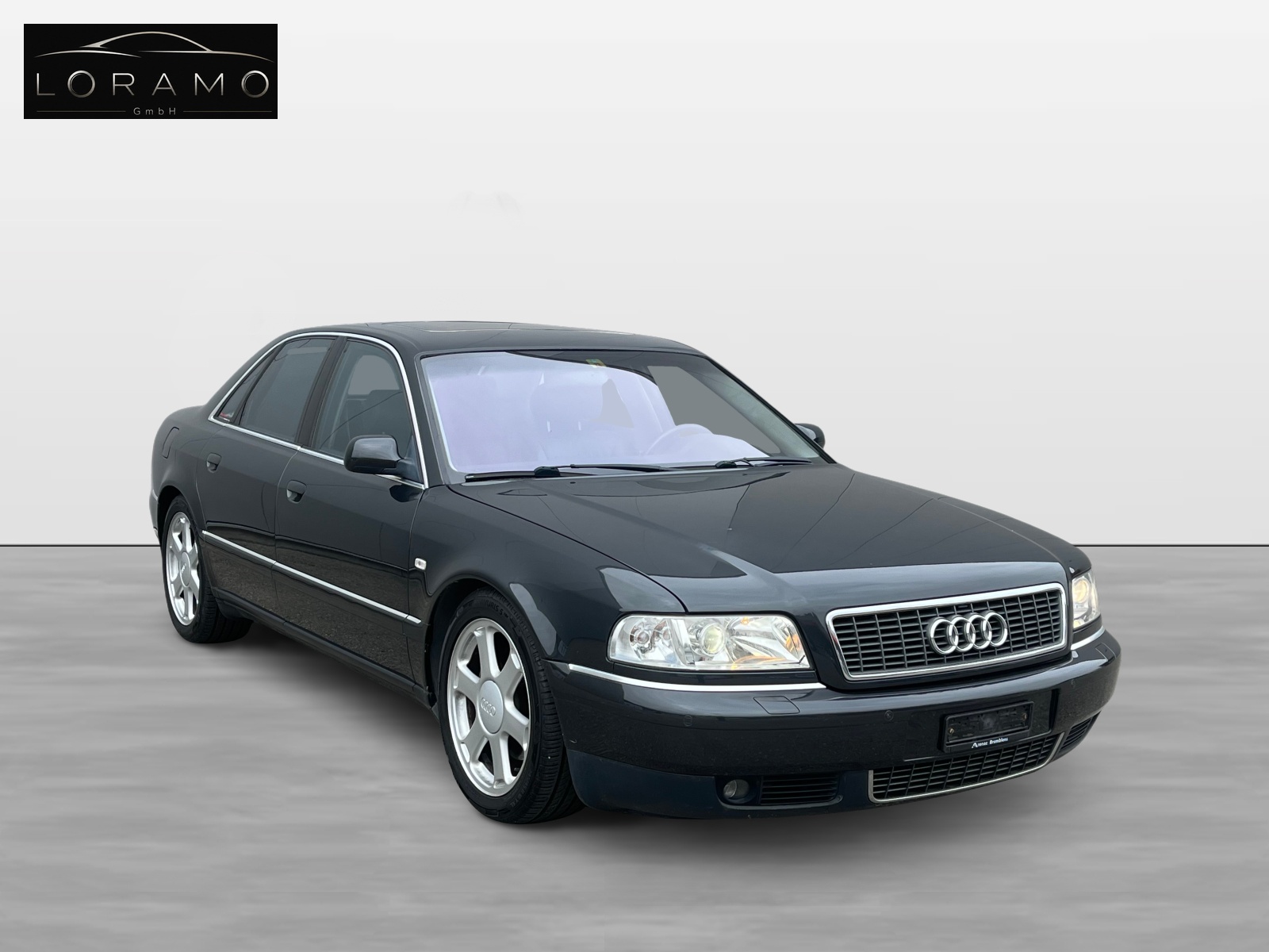 AUDI S8-showroom-element-1