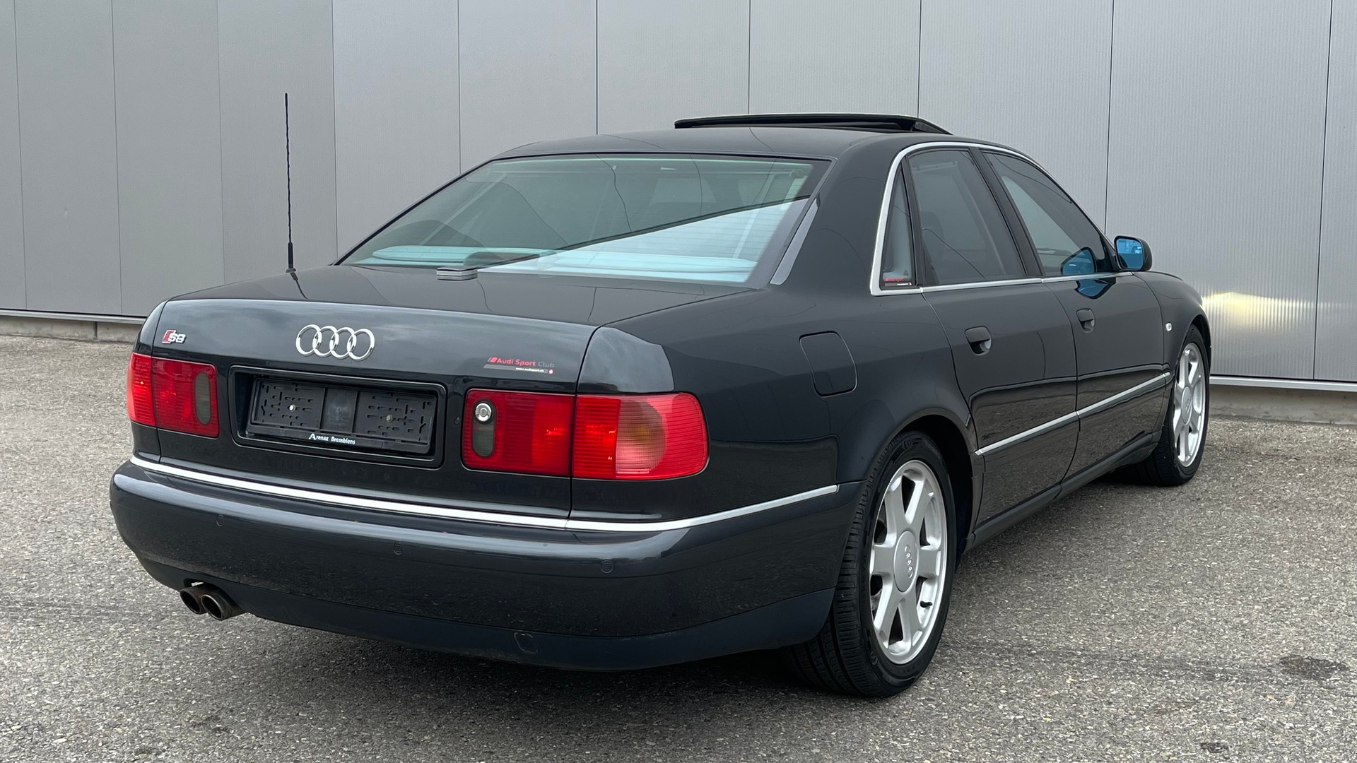 AUDI S8-image-8