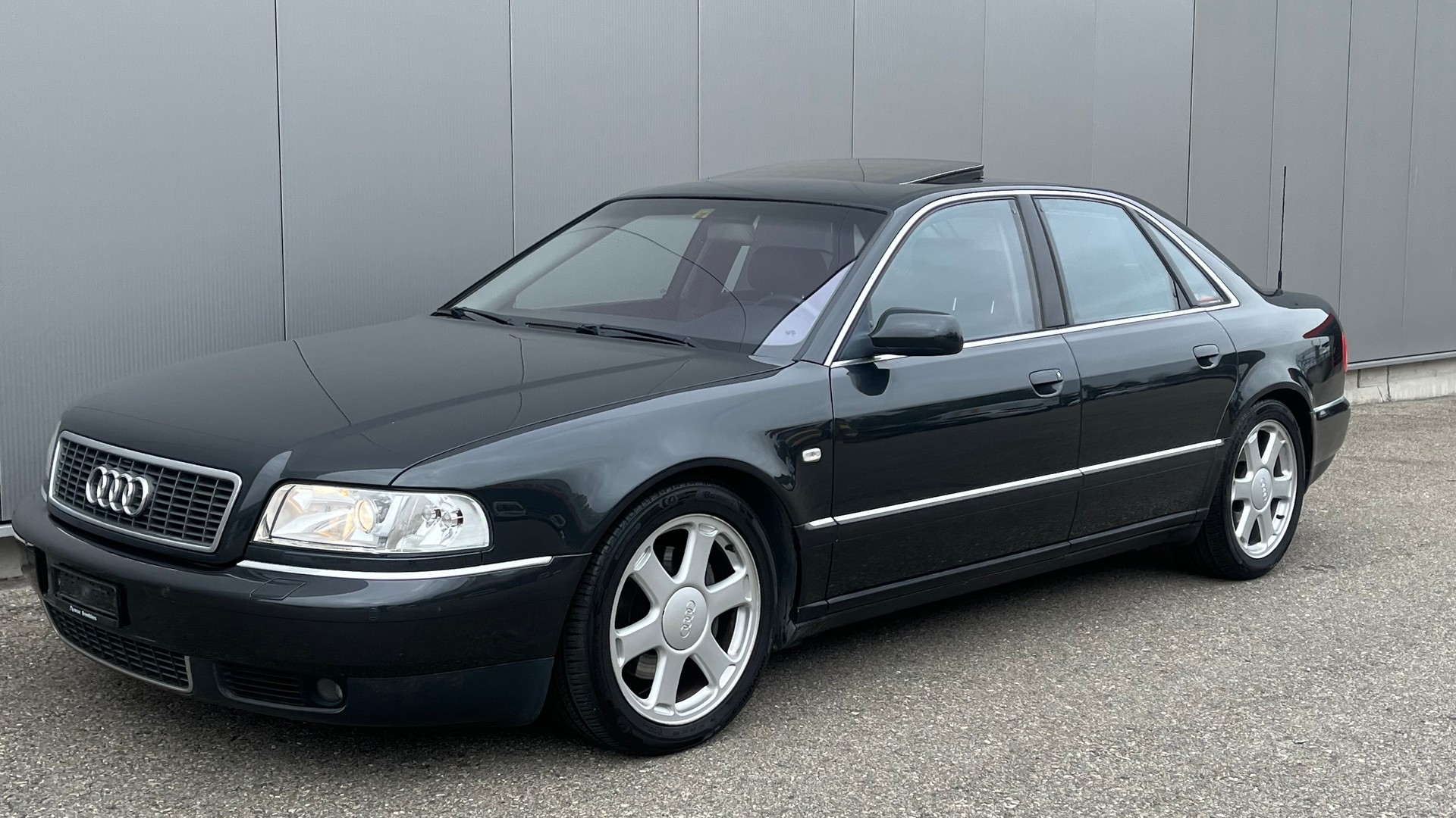 AUDI S8-image-3