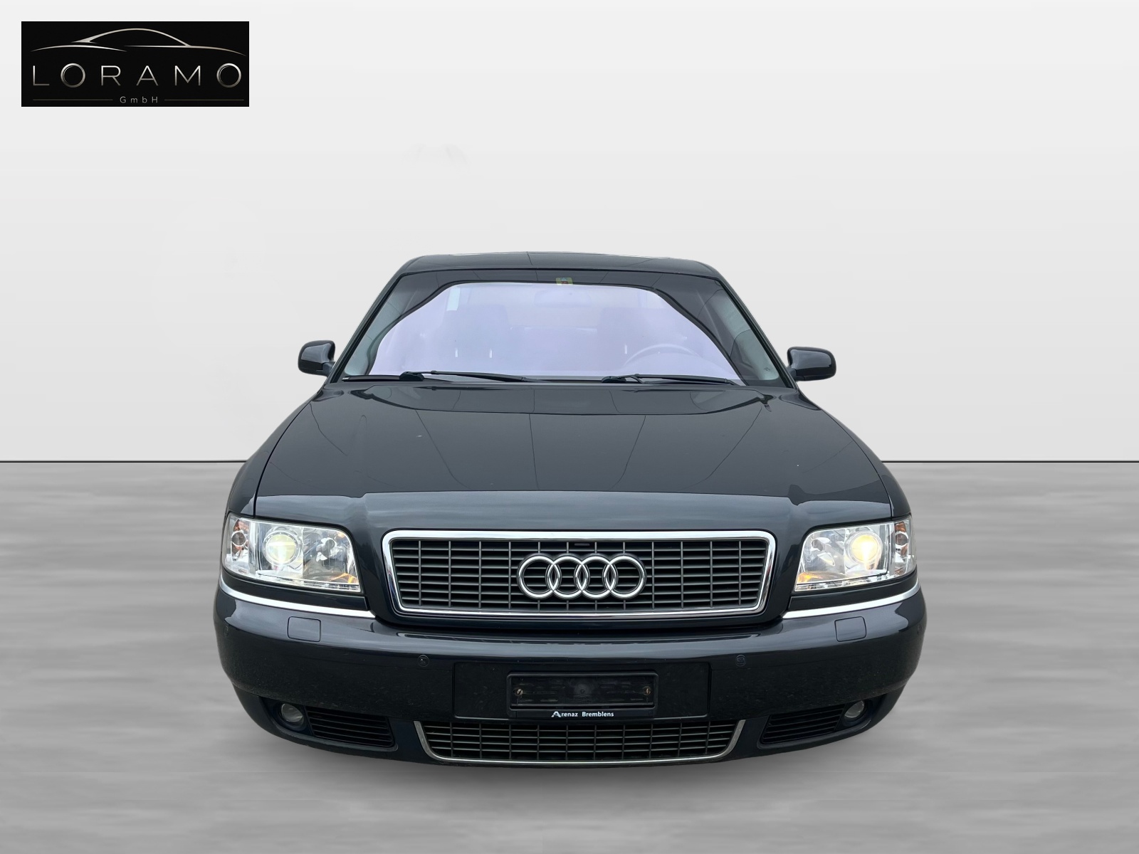 AUDI S8-showroom-element-2