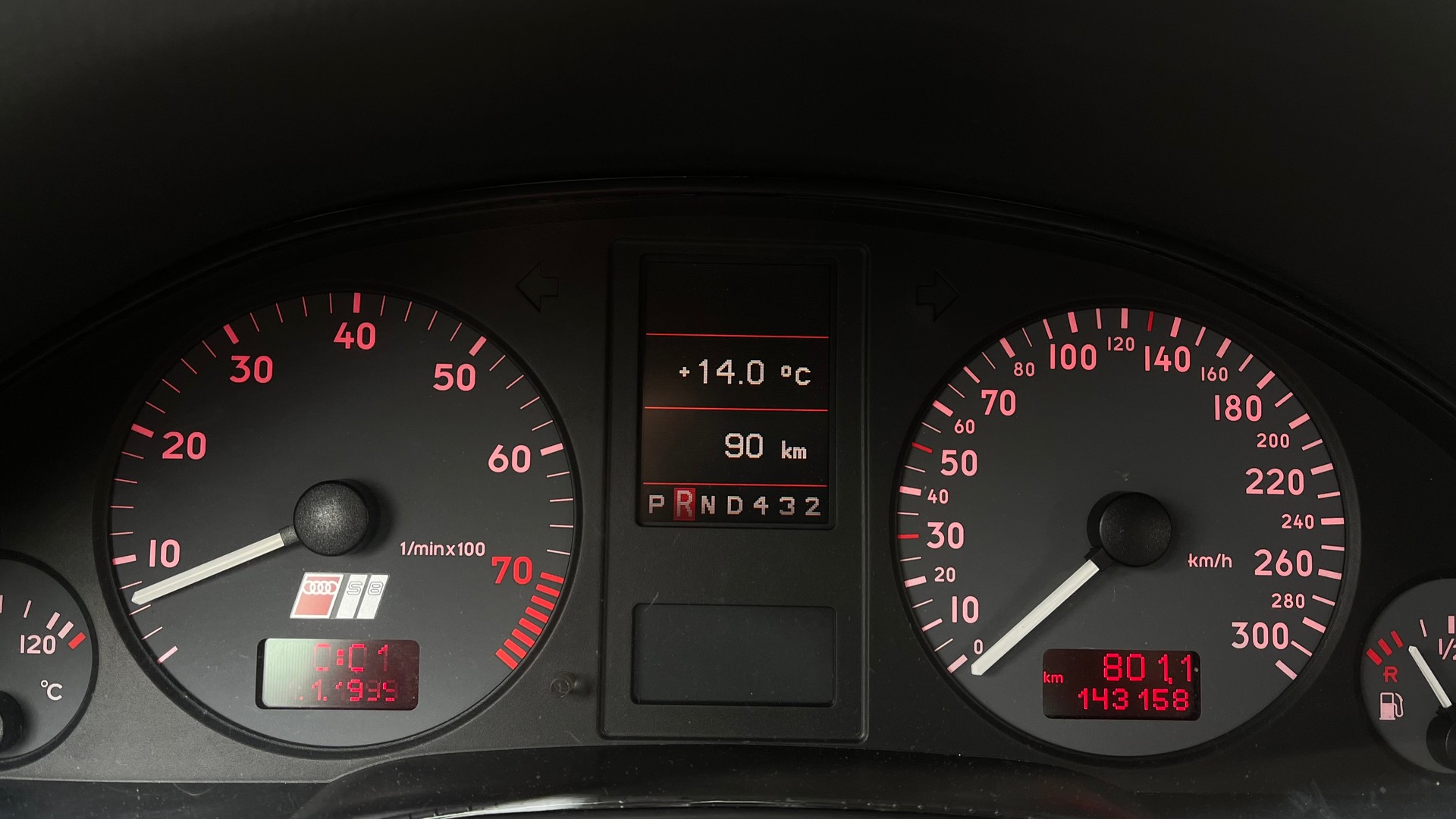 AUDI S8-image-15
