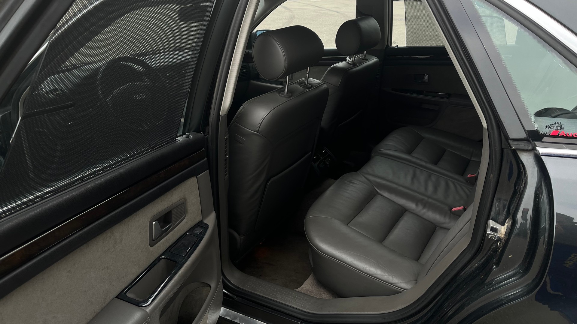 AUDI S8-image-14