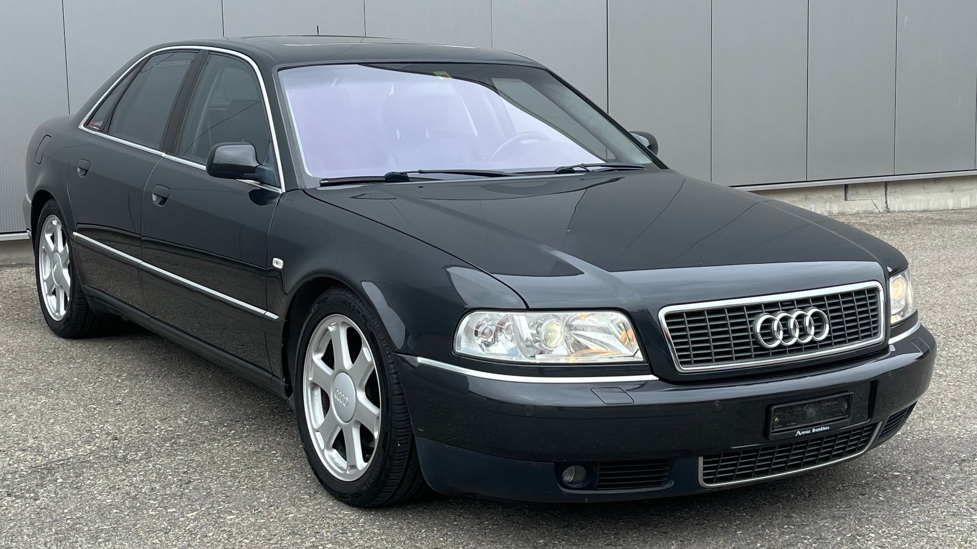 AUDI S8-image-1
