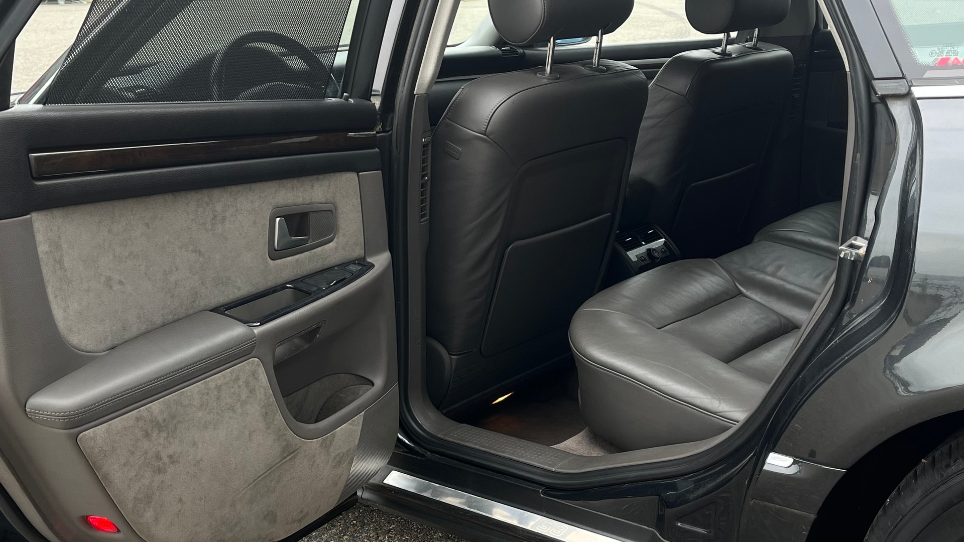 AUDI S8-image-11