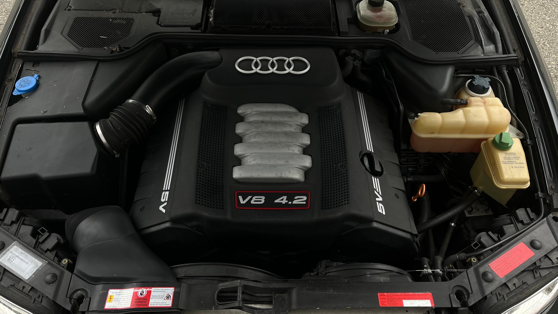 AUDI S8-image-9