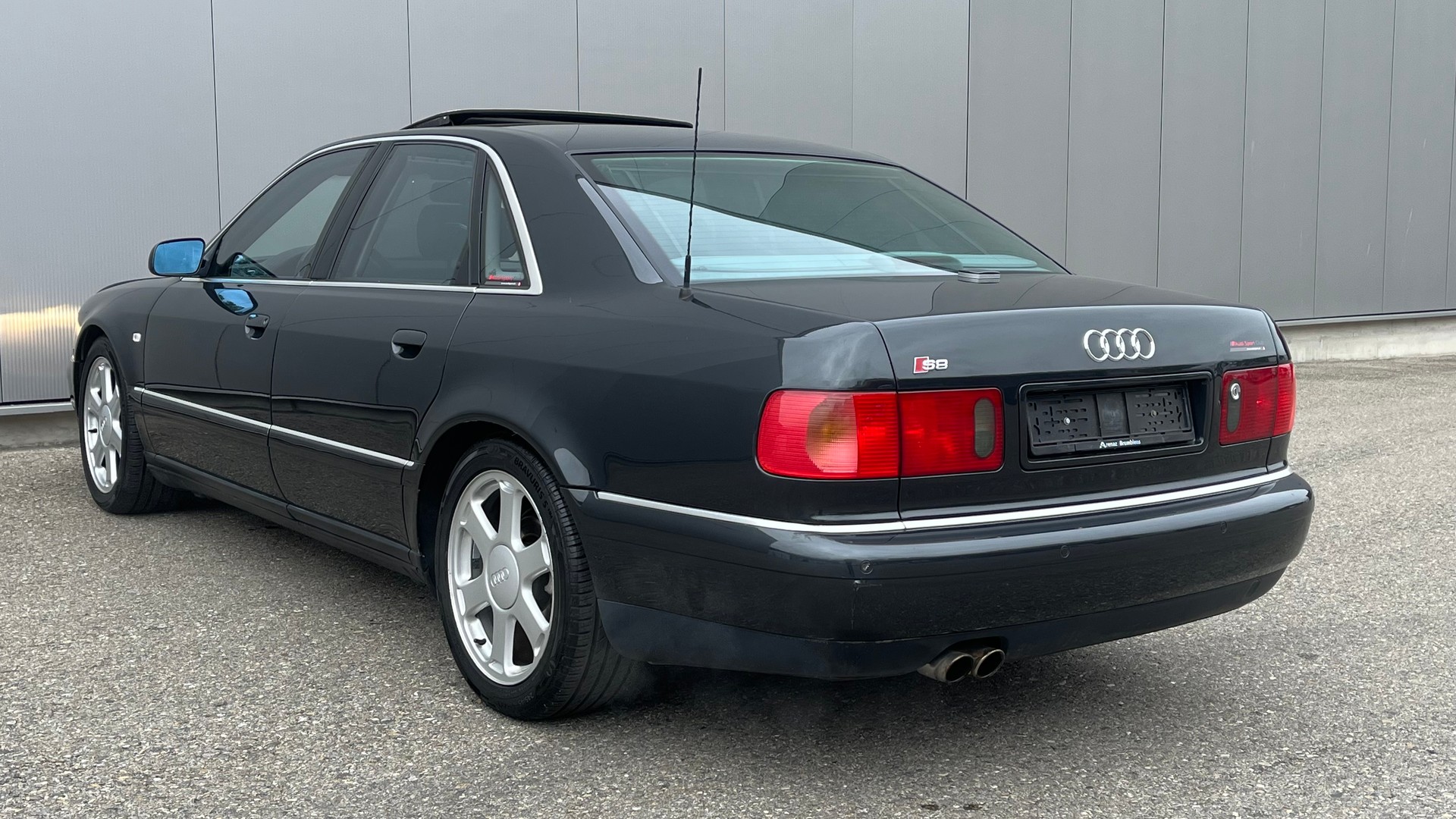 AUDI S8-image-7