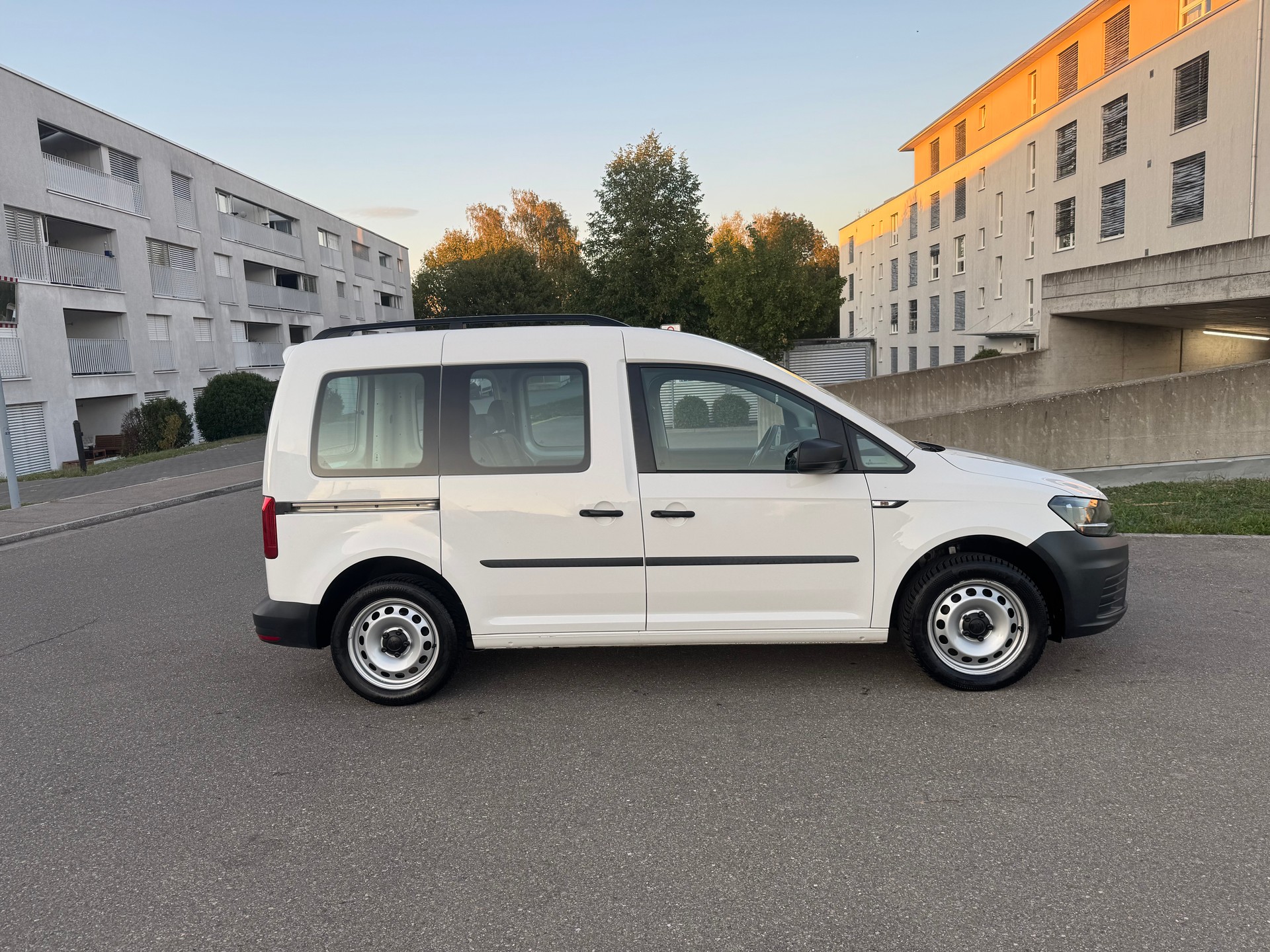 VW Caddy 2.0 TDI Beach Liberty-image-3