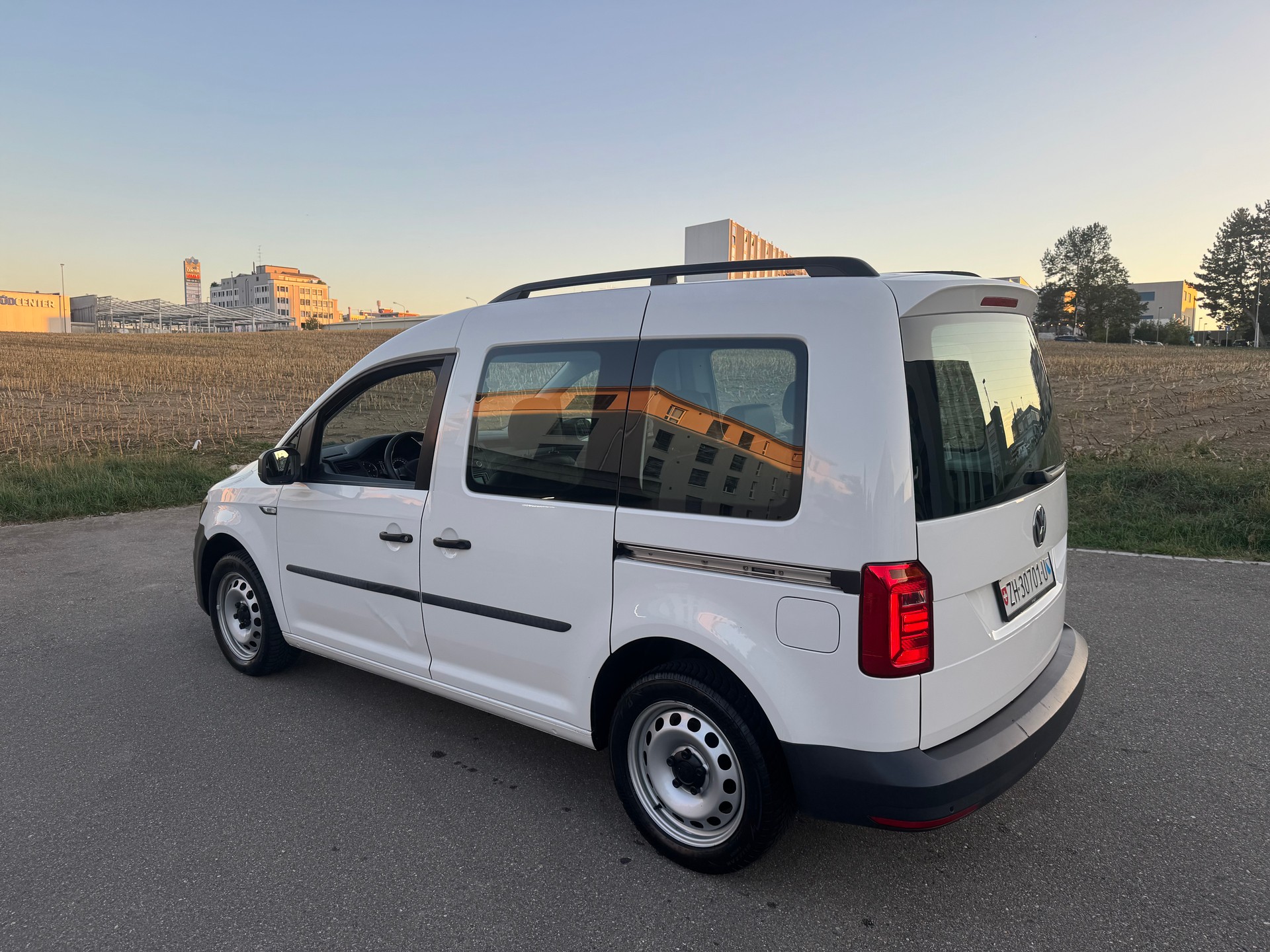 VW Caddy 2.0 TDI Beach Liberty-image-7